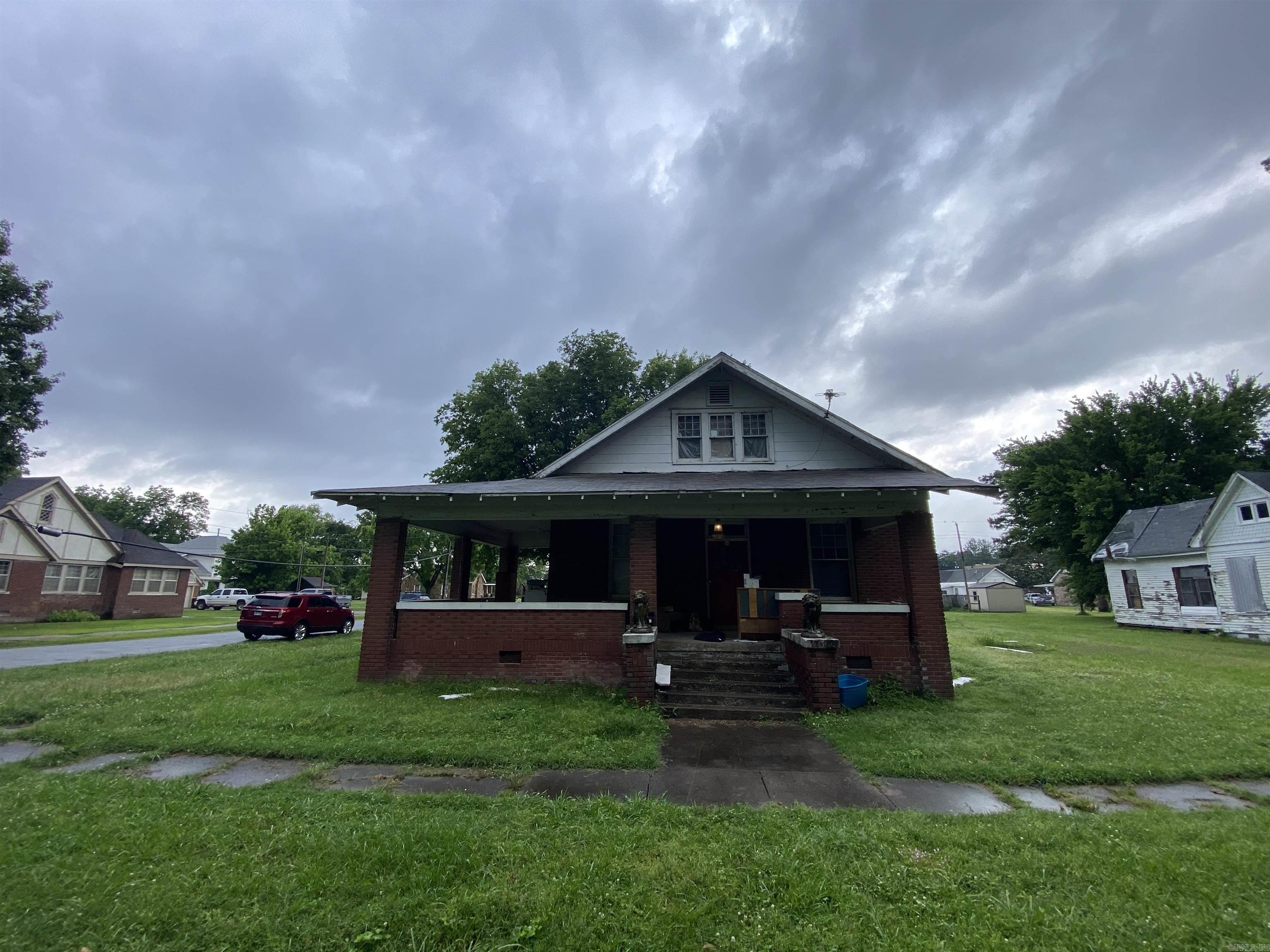 101 NE 4th  England, AR