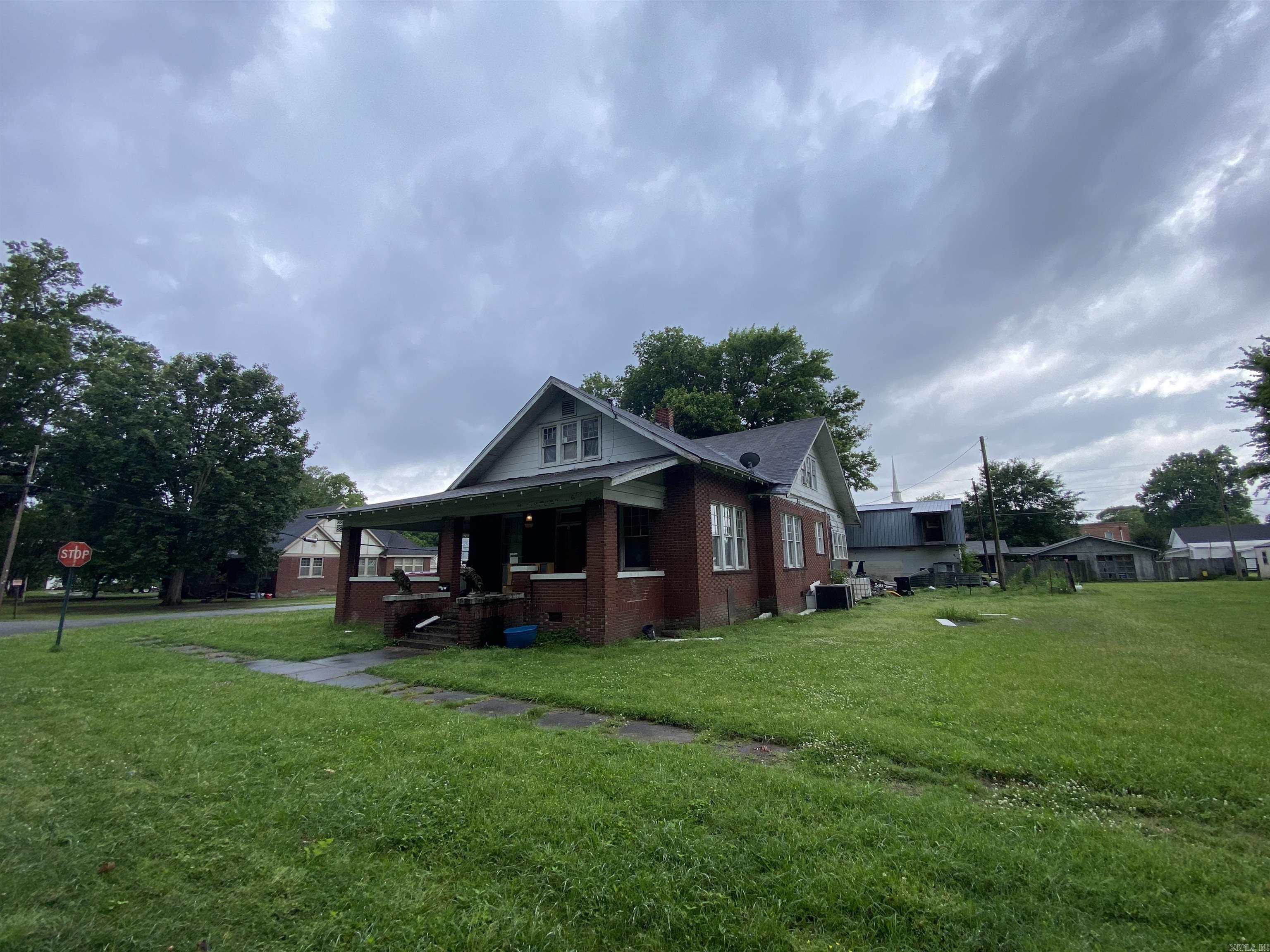 101 NE 4th  England, AR