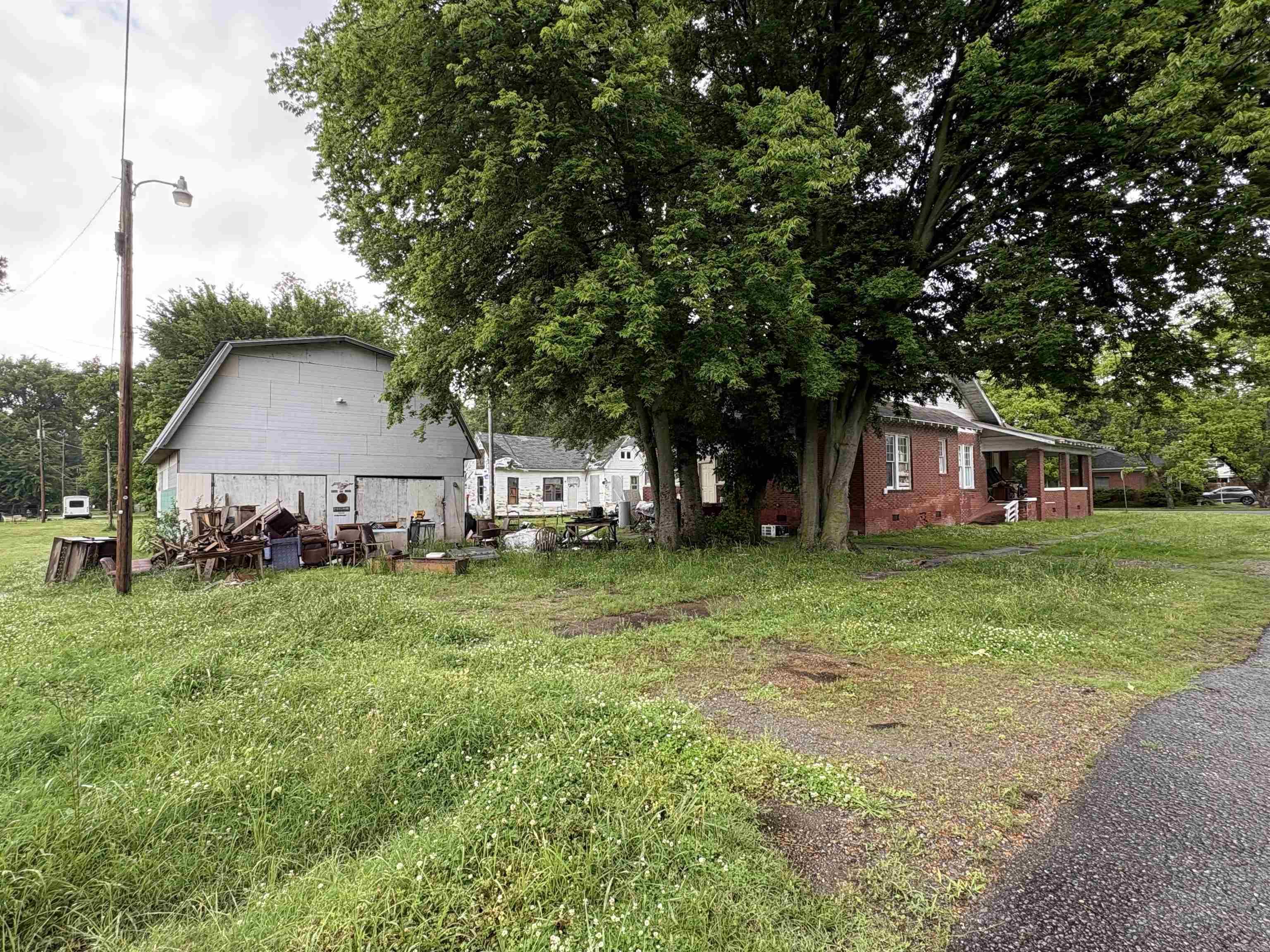 101 NE 4th  England, AR