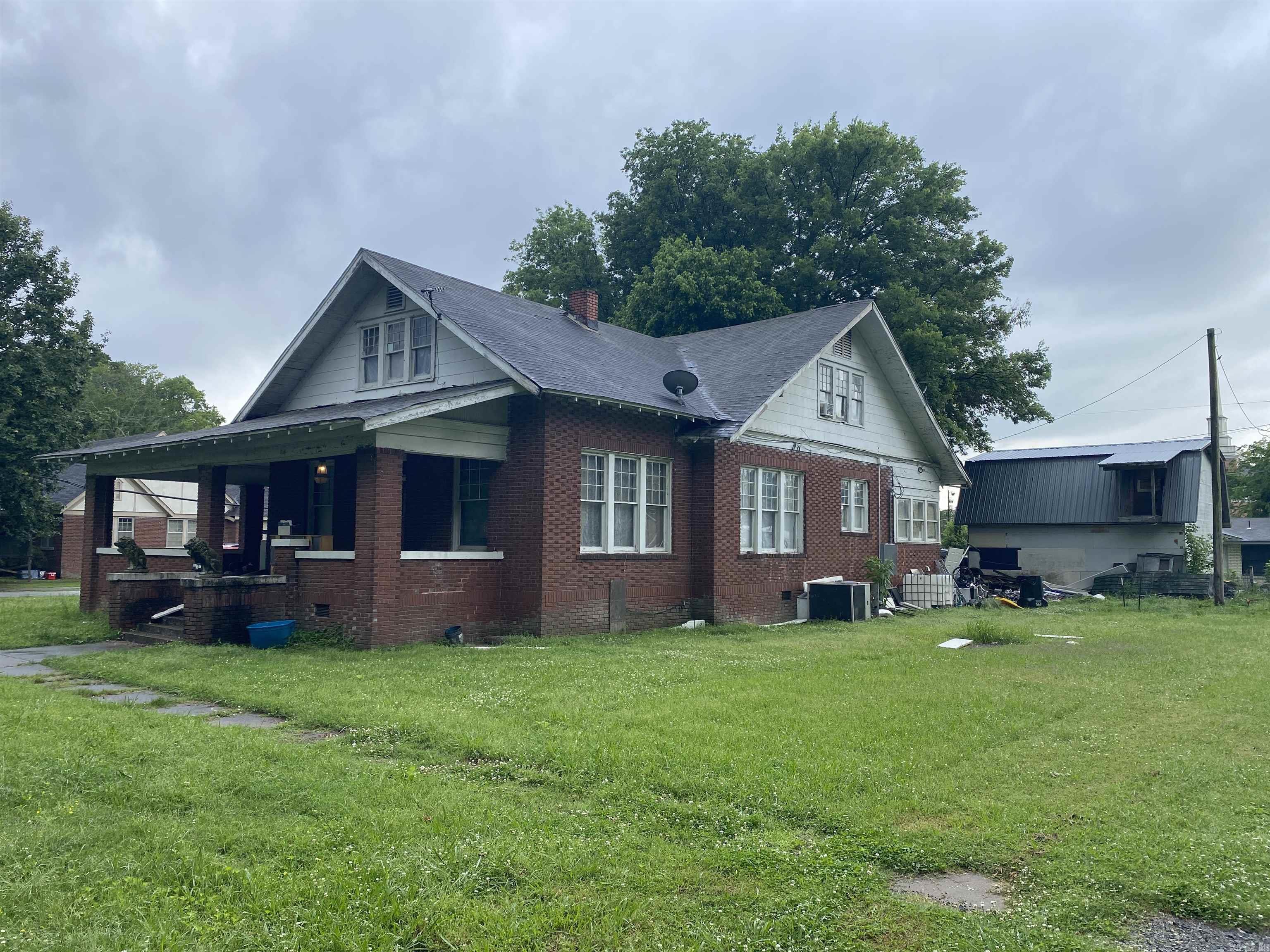 101 NE 4th  England, AR