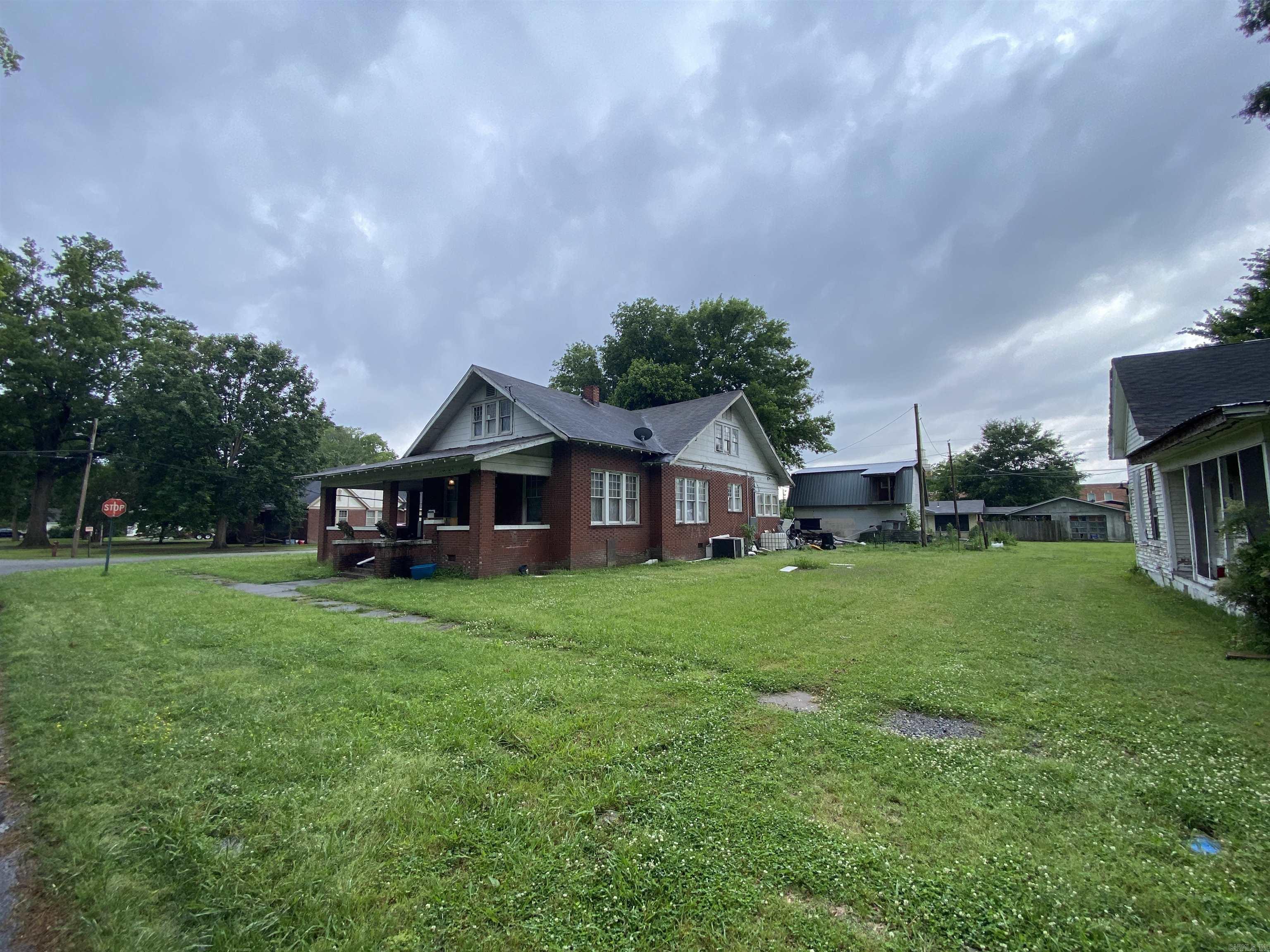 101 NE 4th  England, AR