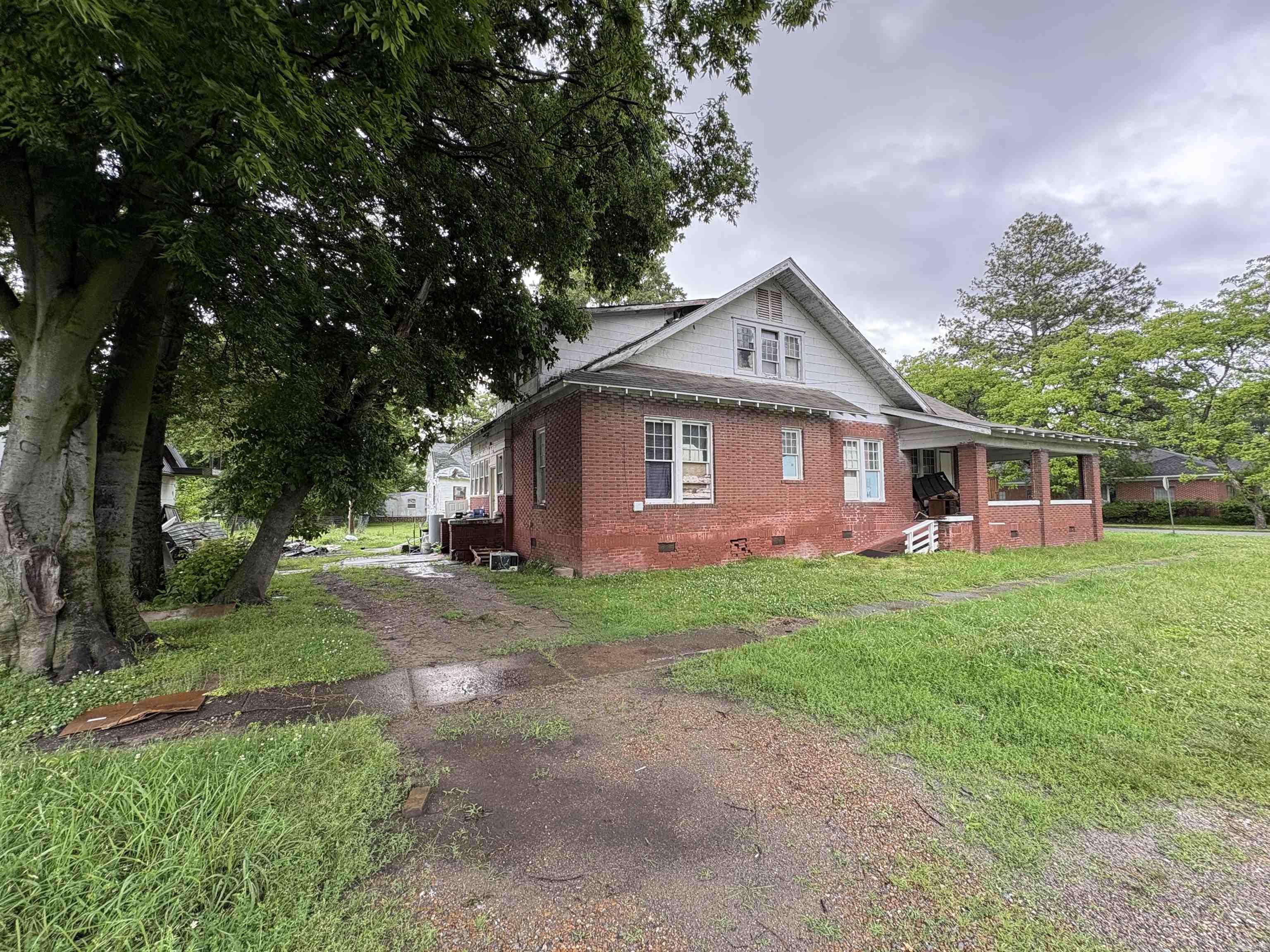 101 NE 4th  England, AR