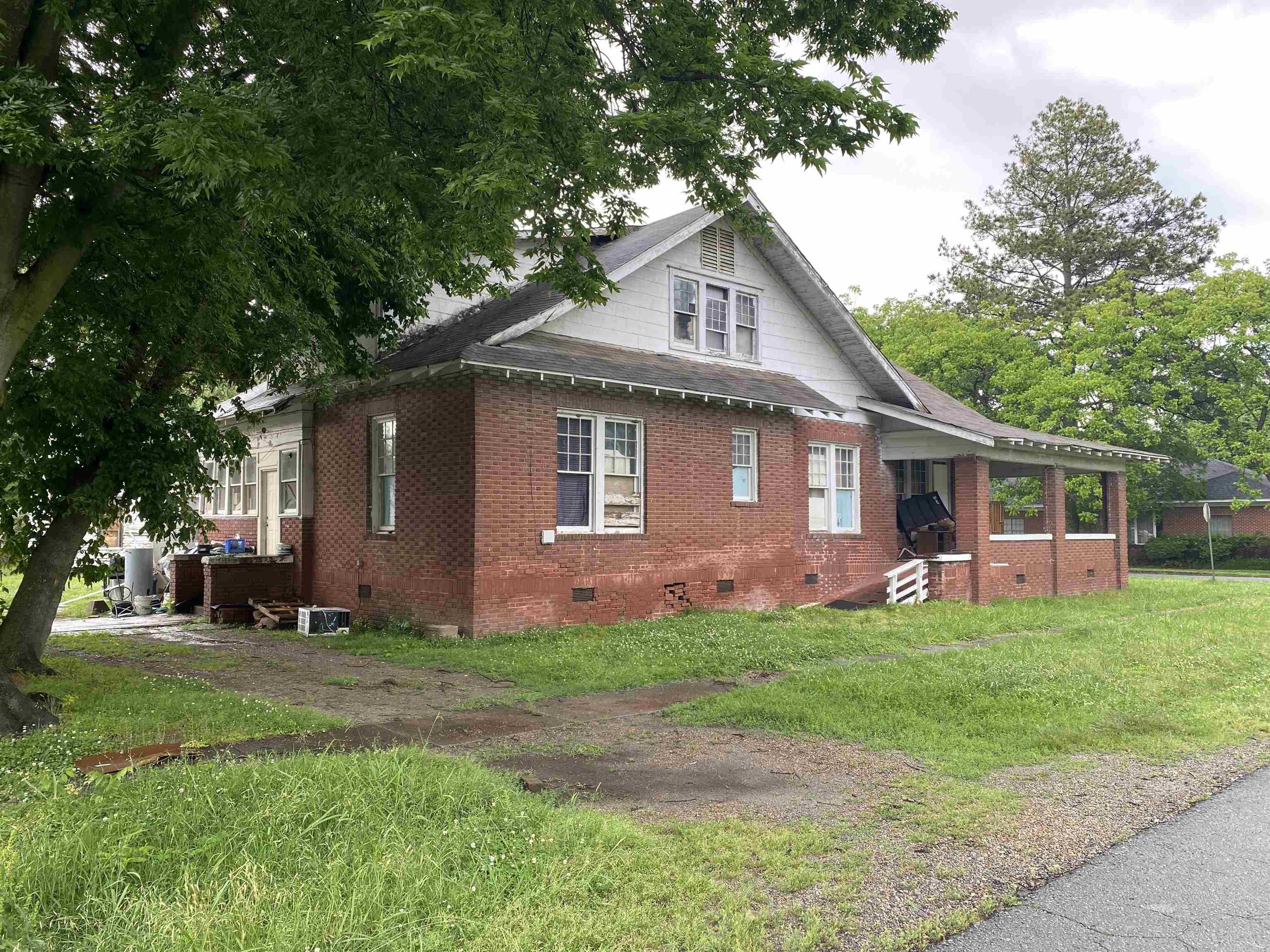 101 NE 4th  England, AR