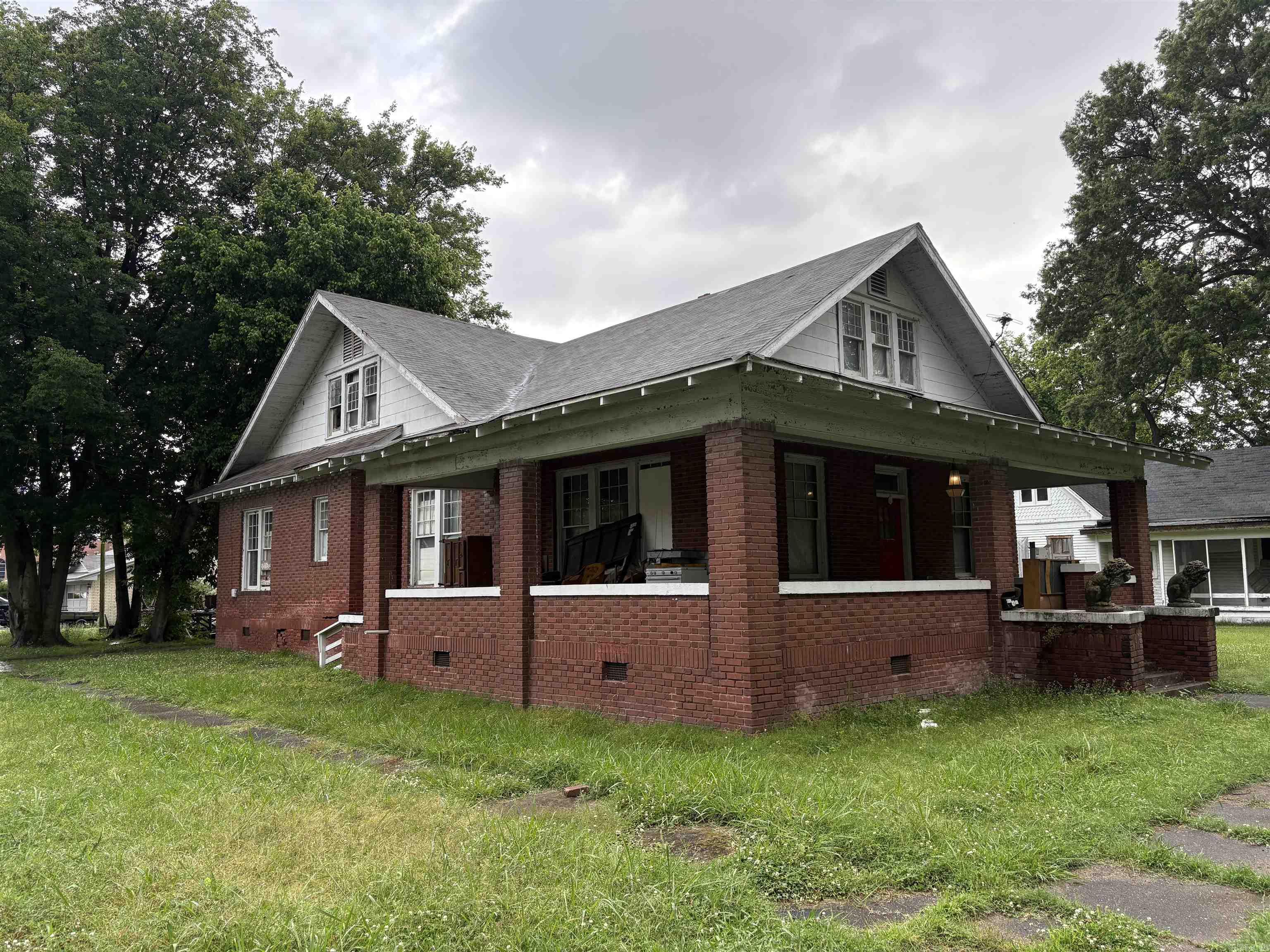 101 NE 4th  England, AR