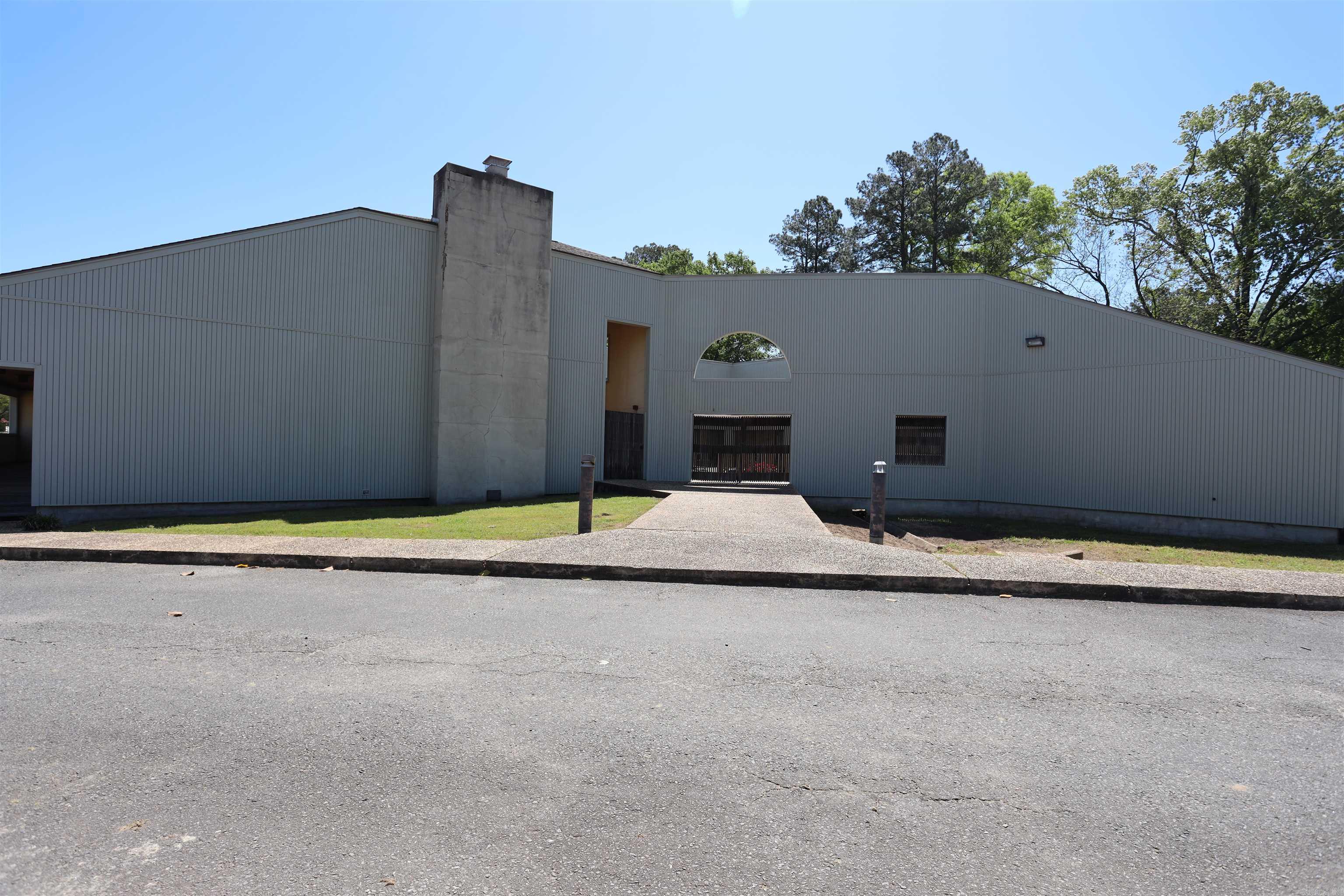 911 W Pine  Warren, AR