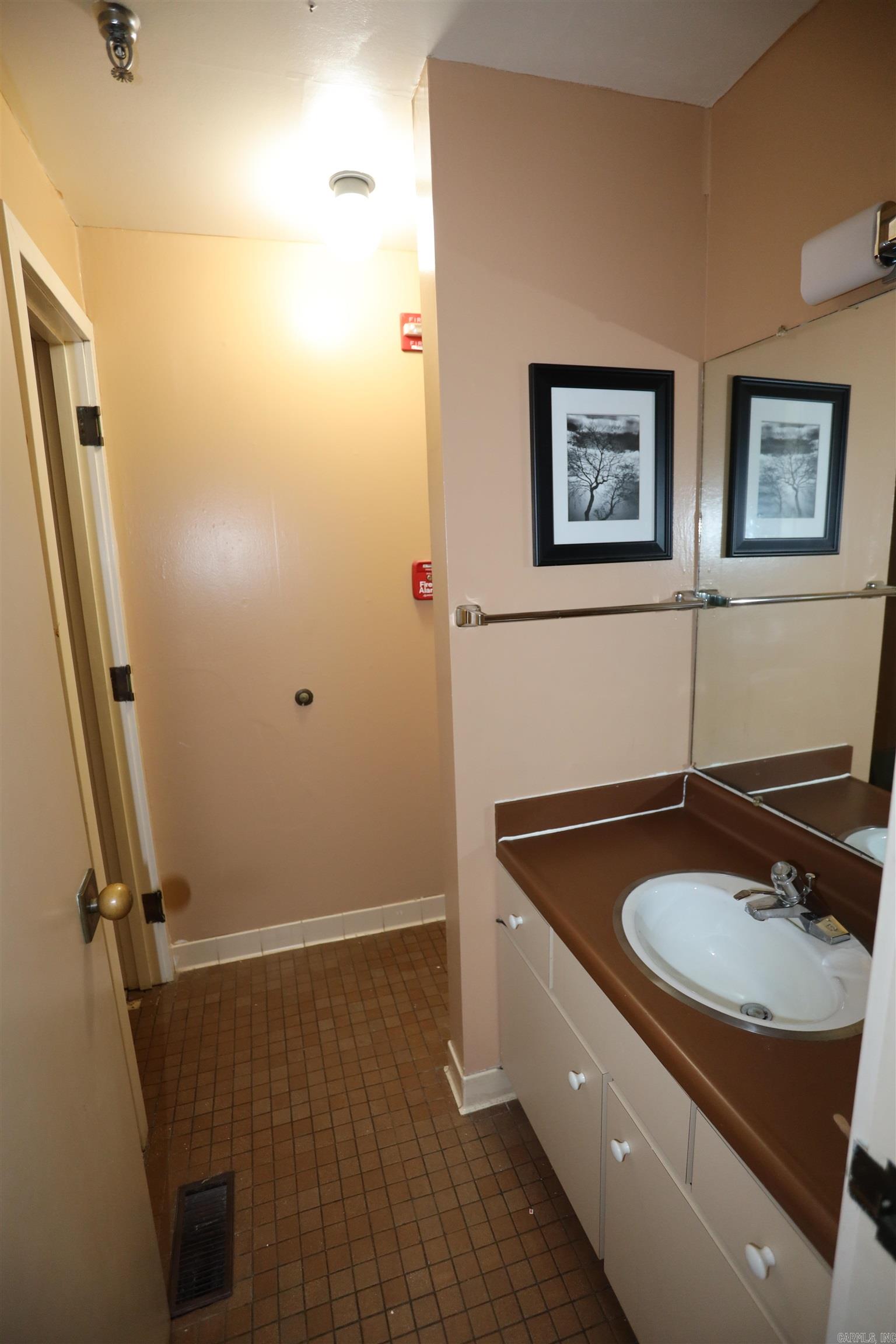 911 W Pine  Warren, AR