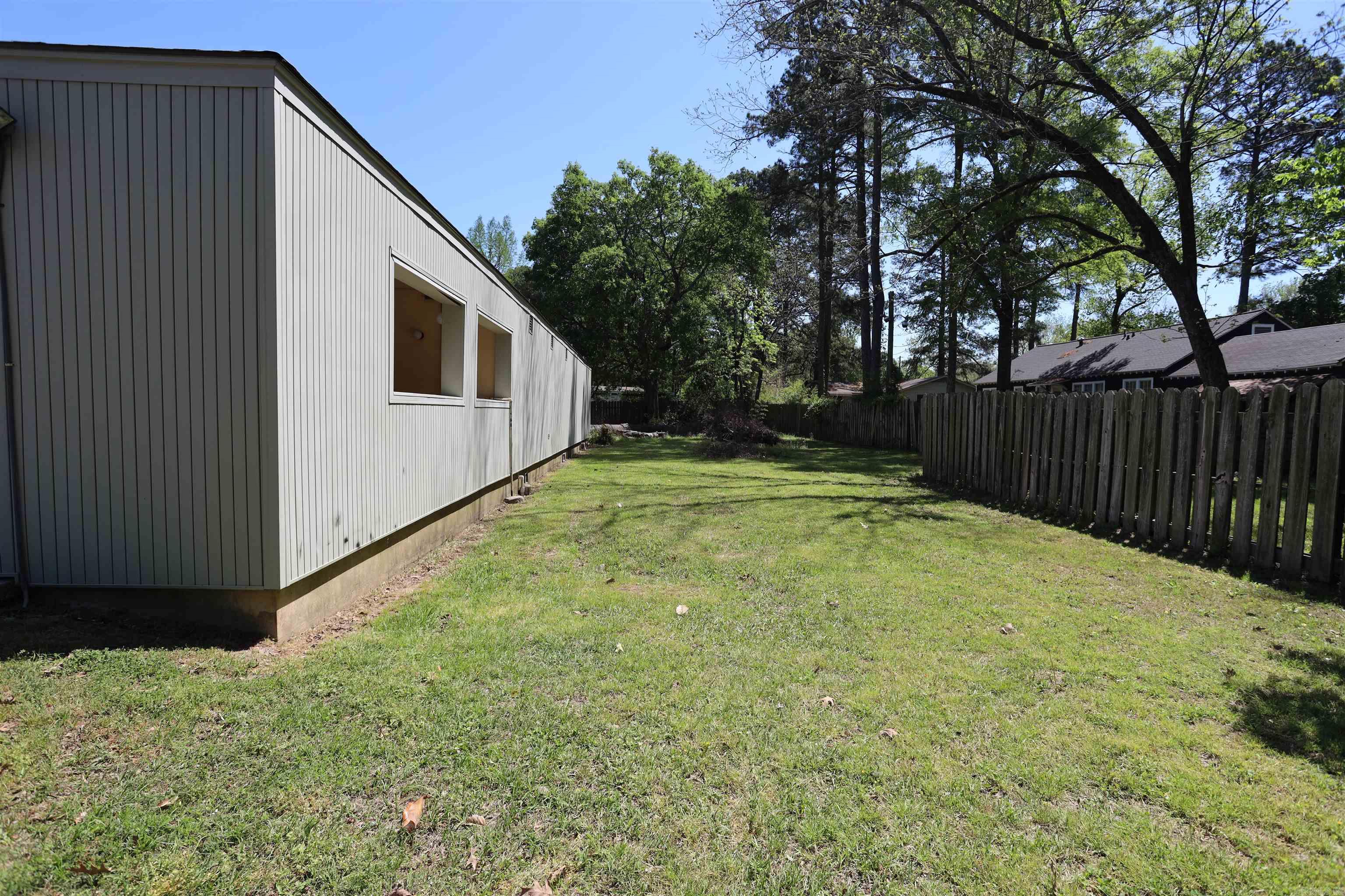 911 W Pine  Warren, AR