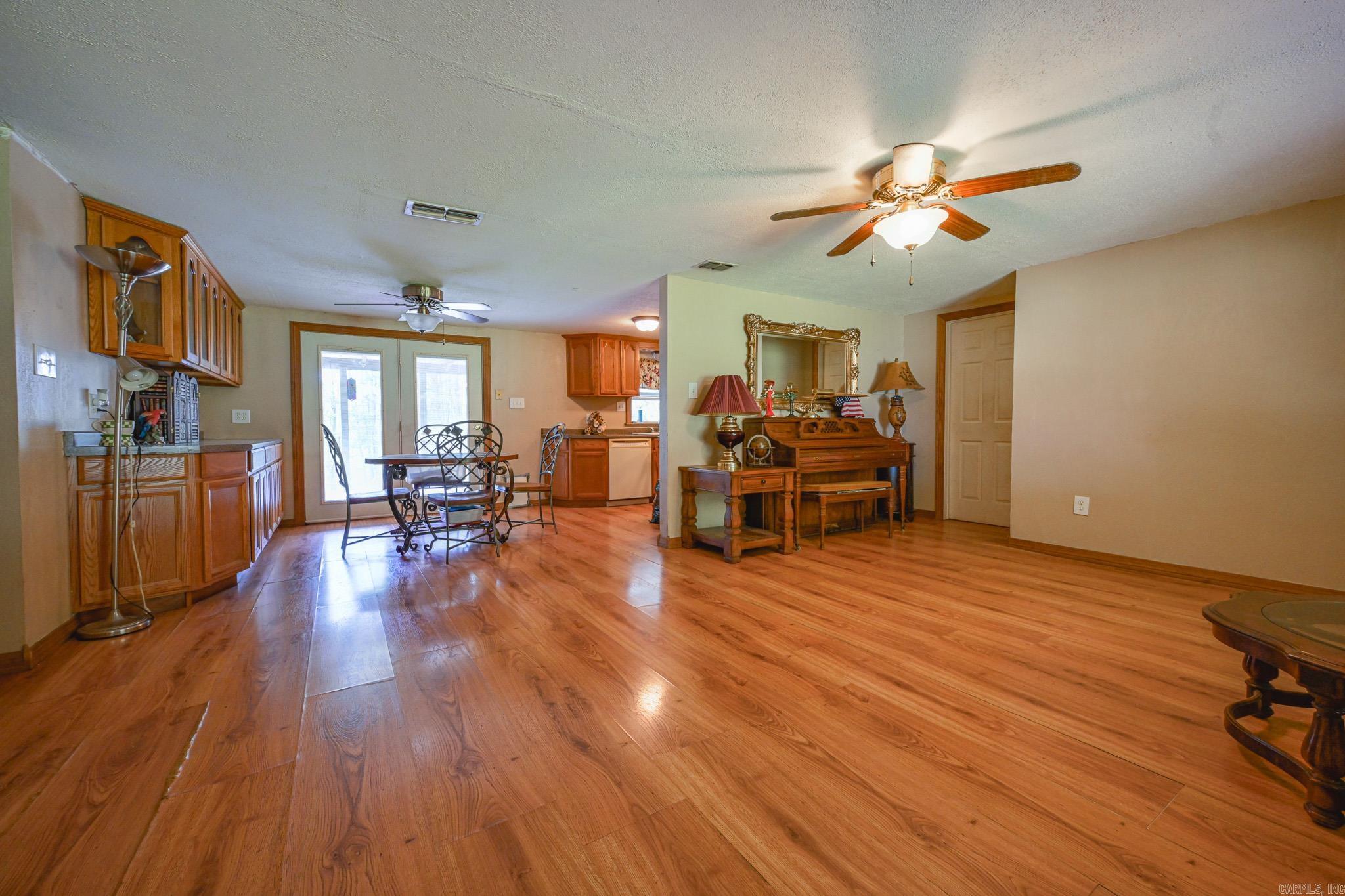 1702 Carolina Drive Mena, AR 71953