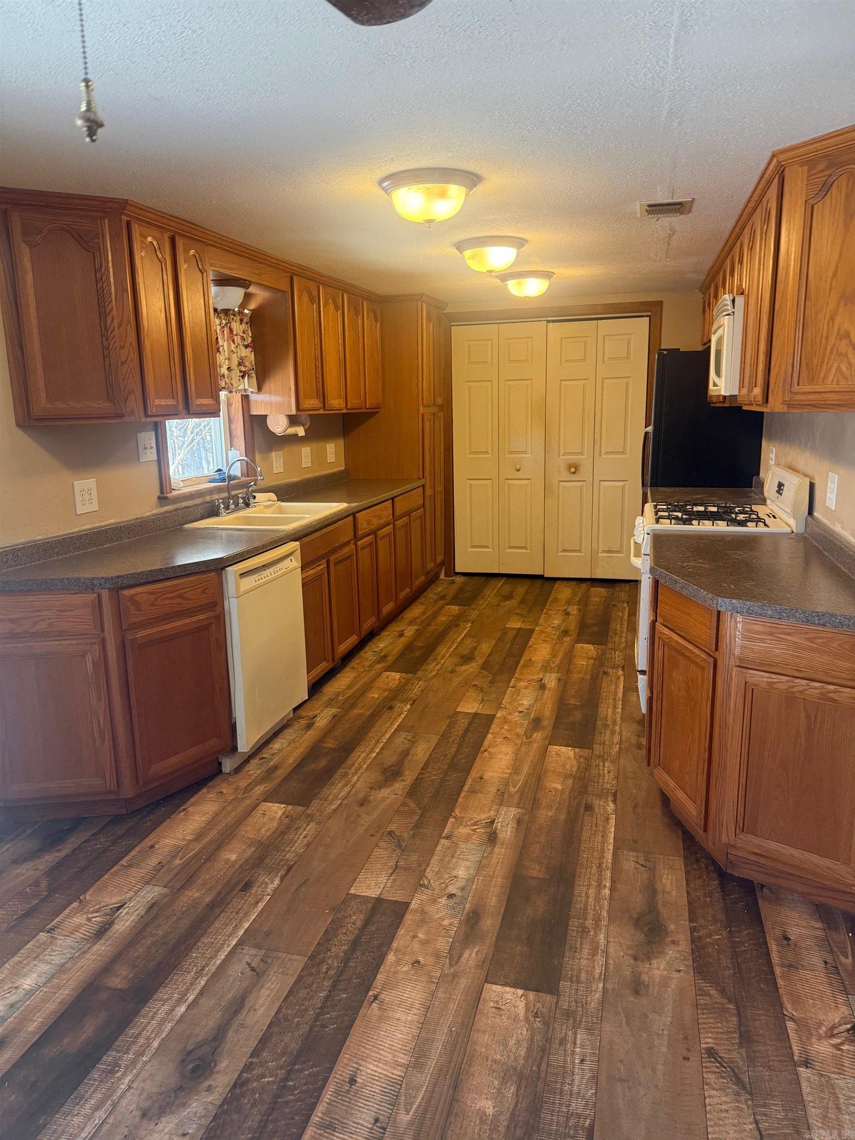 1702 Carolina Drive Mena, AR 71953