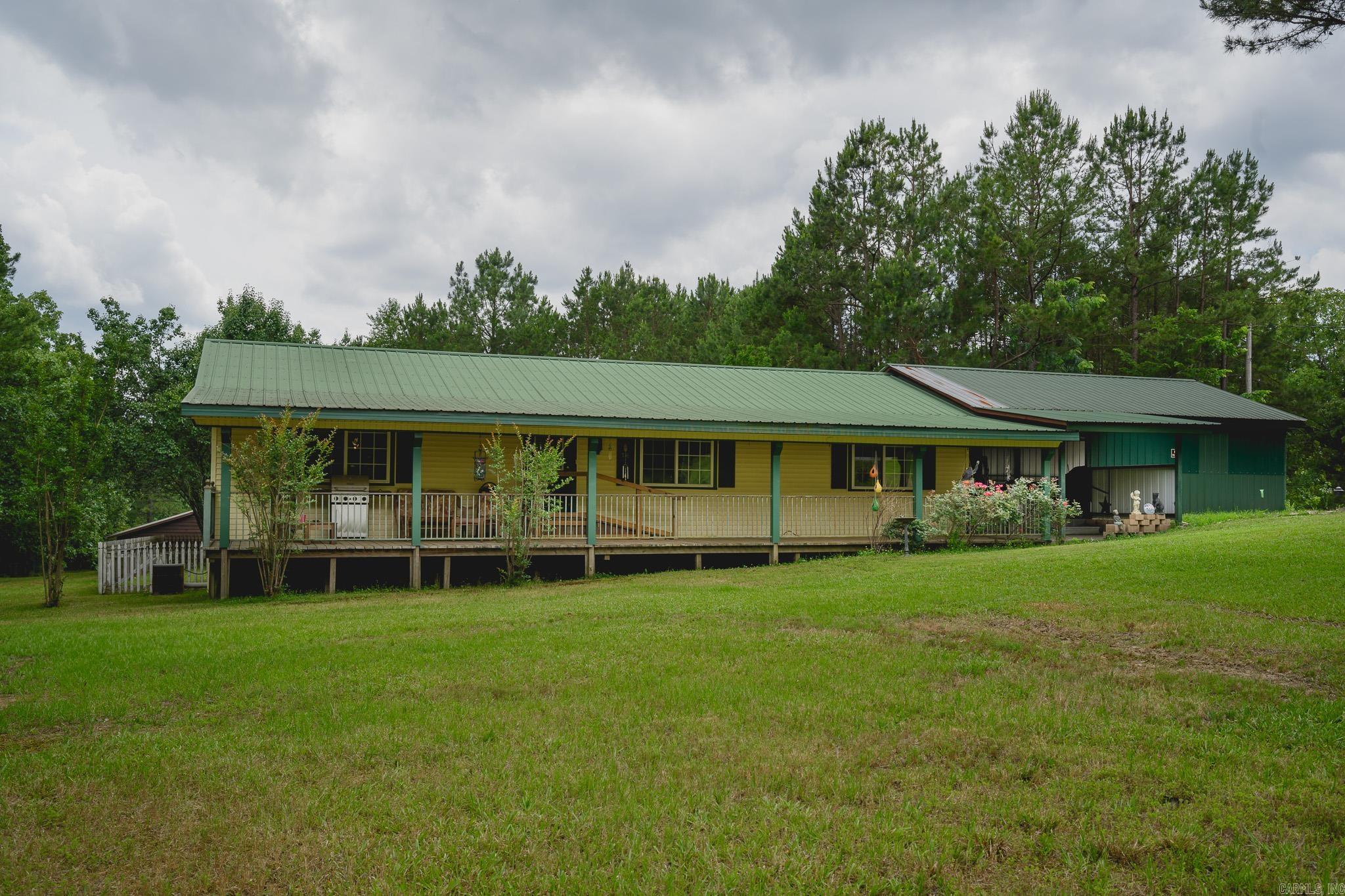 1702 Carolina Drive Mena, AR 71953