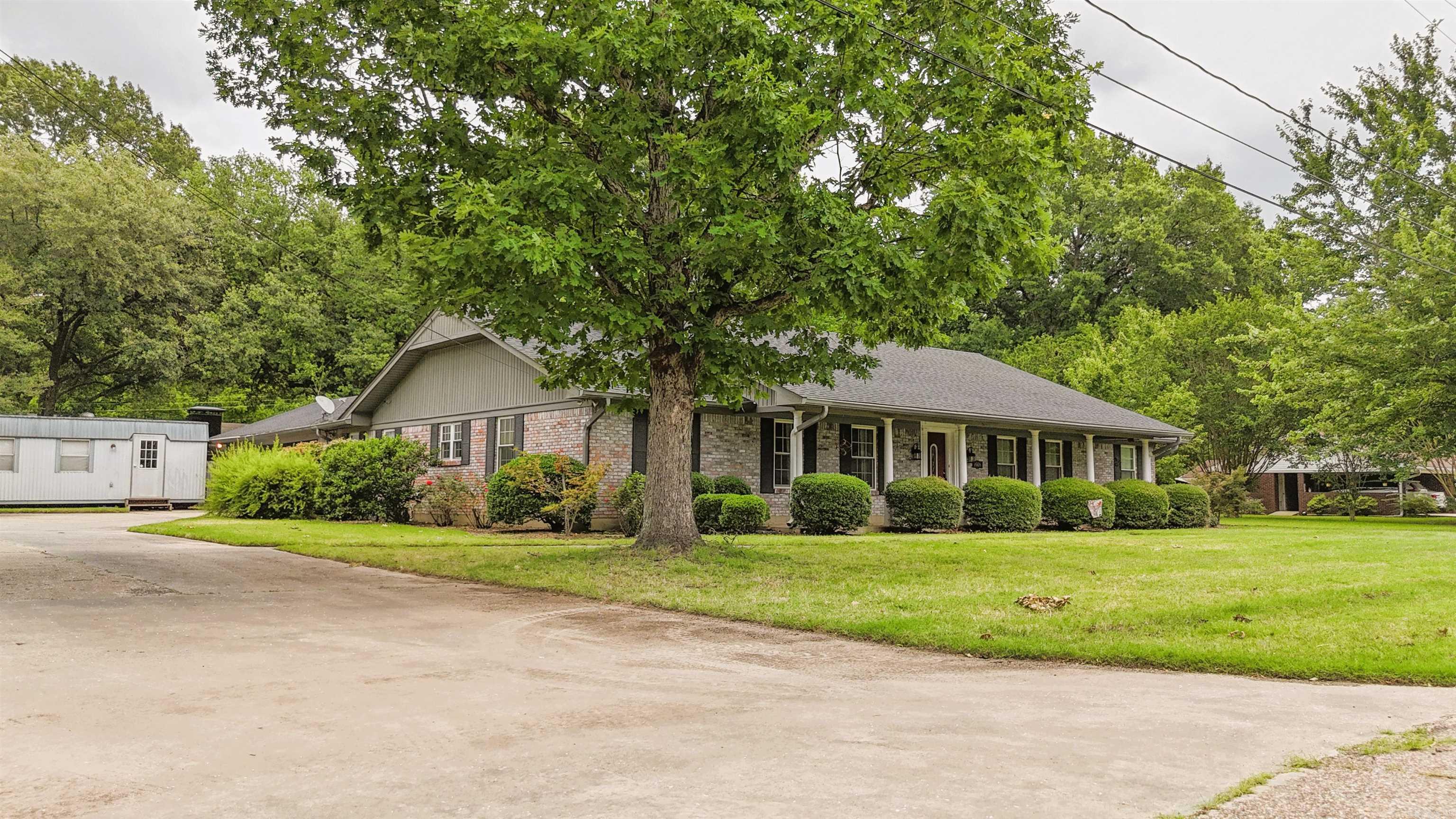 1608 N 3rd McGehee, AR 71654