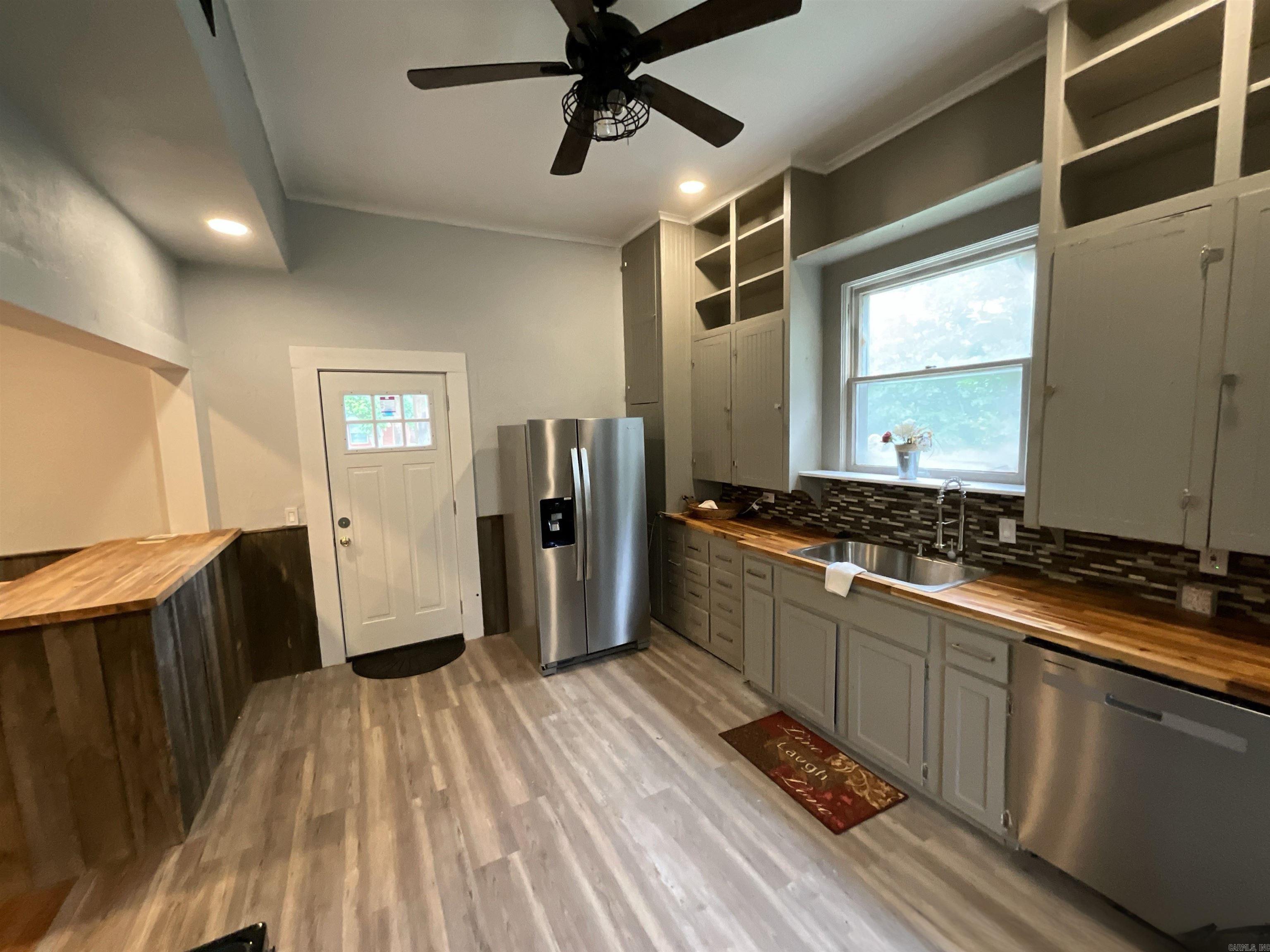 301 W Frazior  Linden, TX