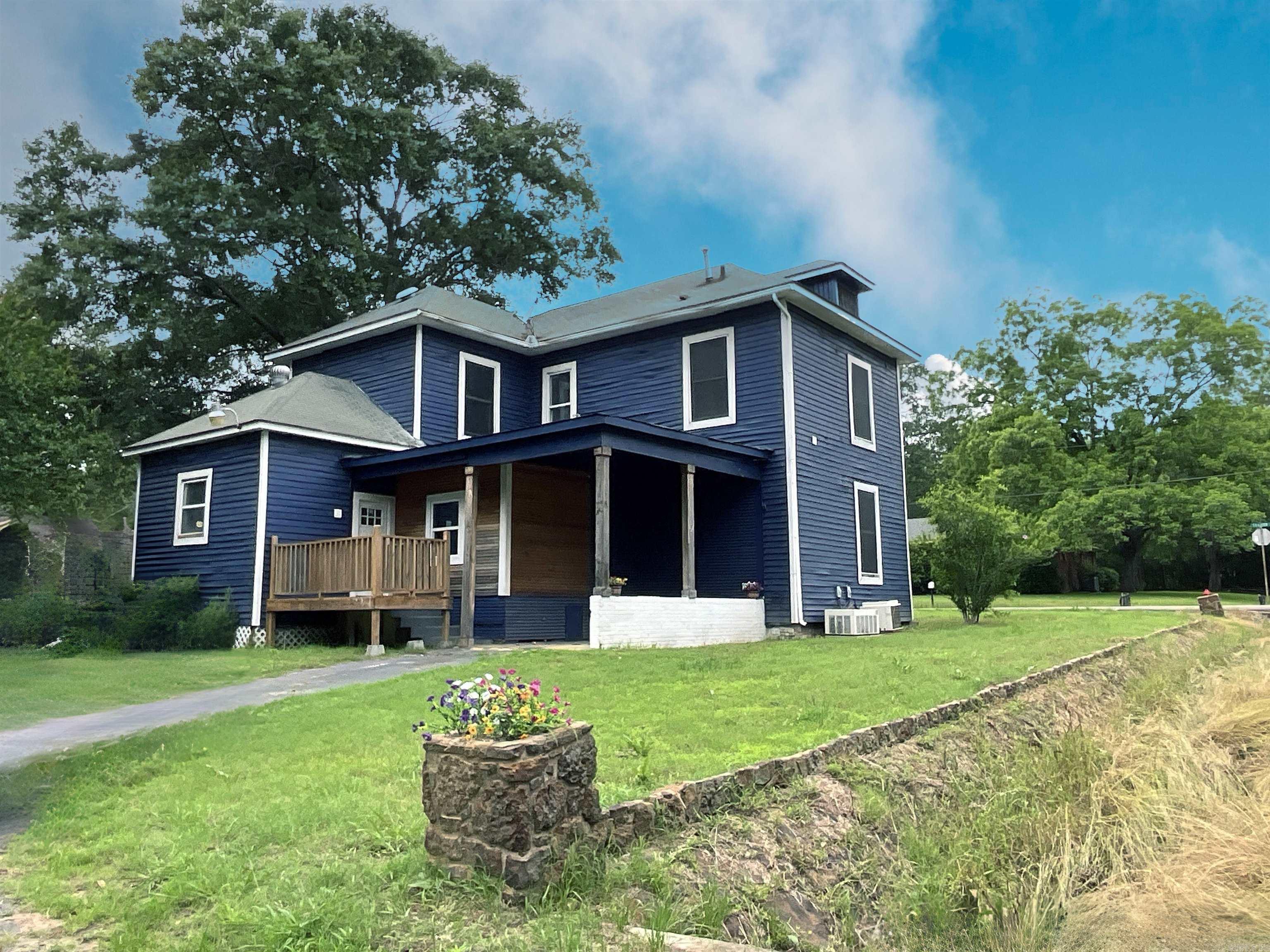 301 W Frazior  Linden, TX