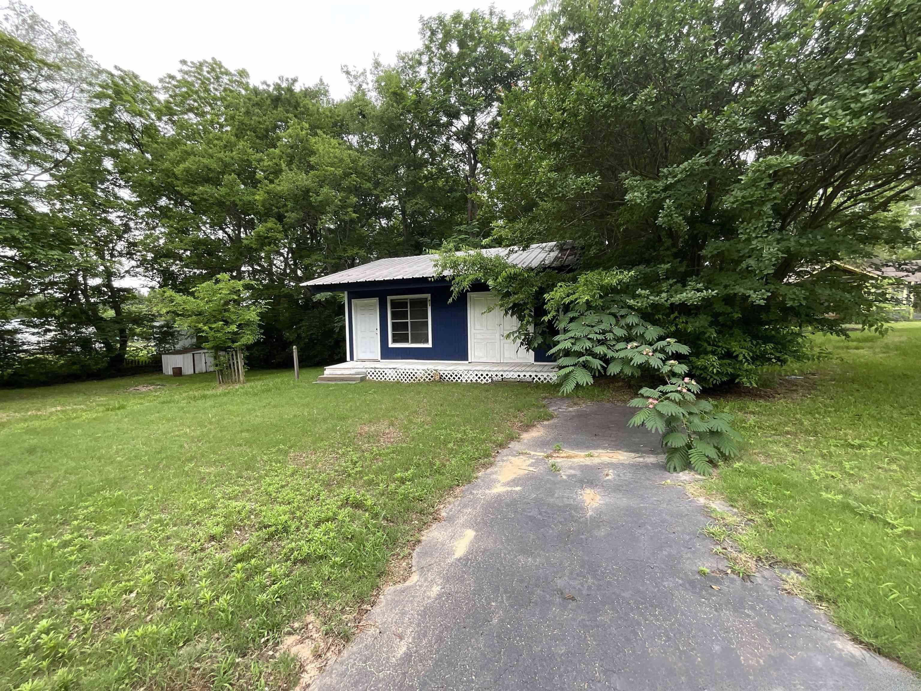 301 W Frazior  Linden, TX