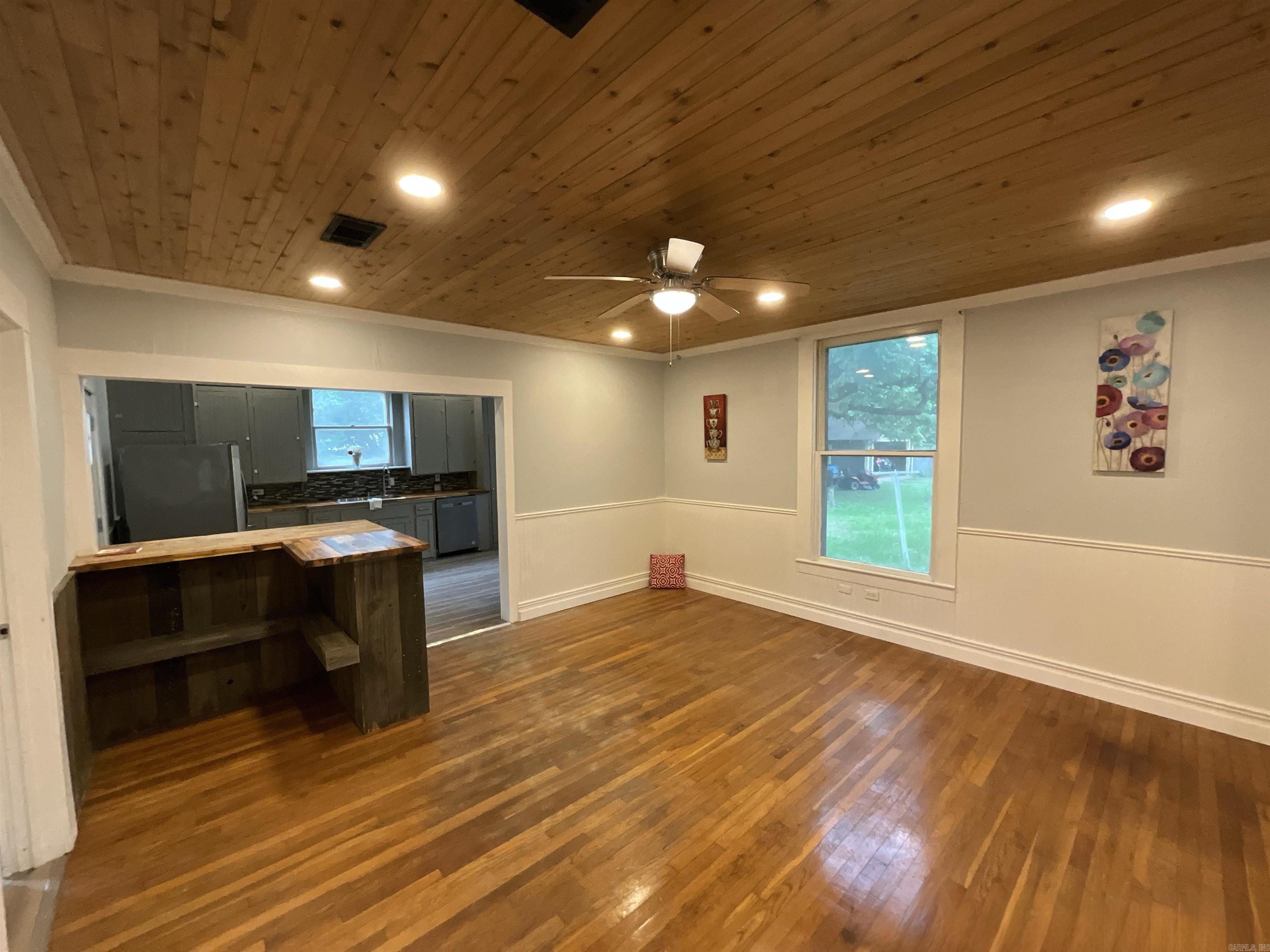 301 W Frazior  Linden, TX