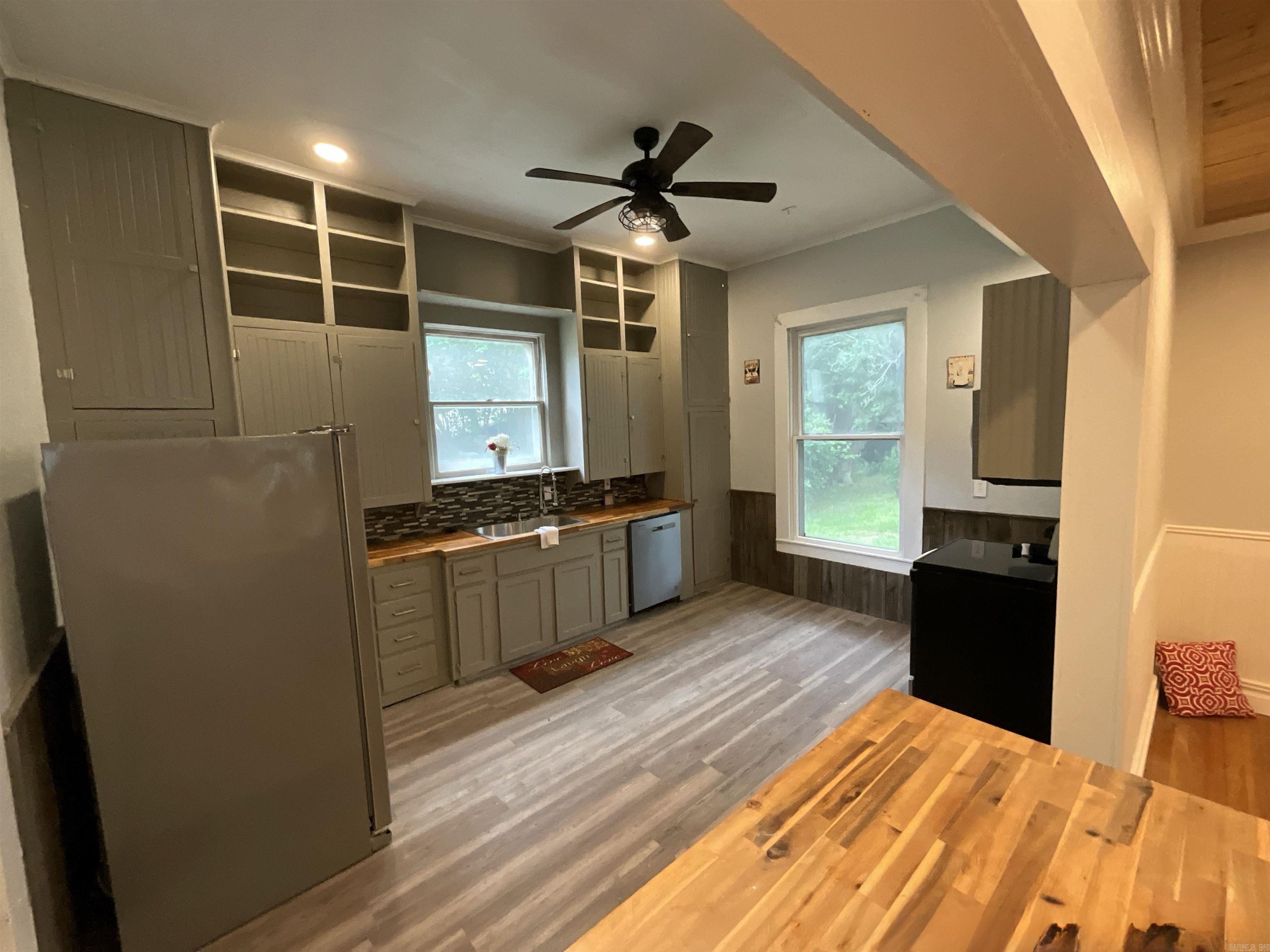 301 W Frazior  Linden, TX