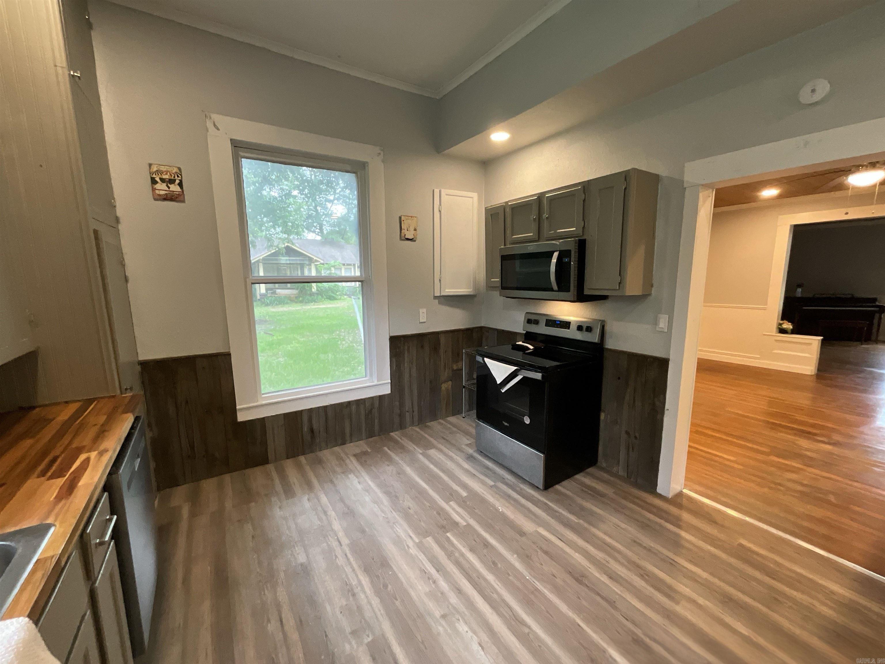 301 W Frazior  Linden, TX