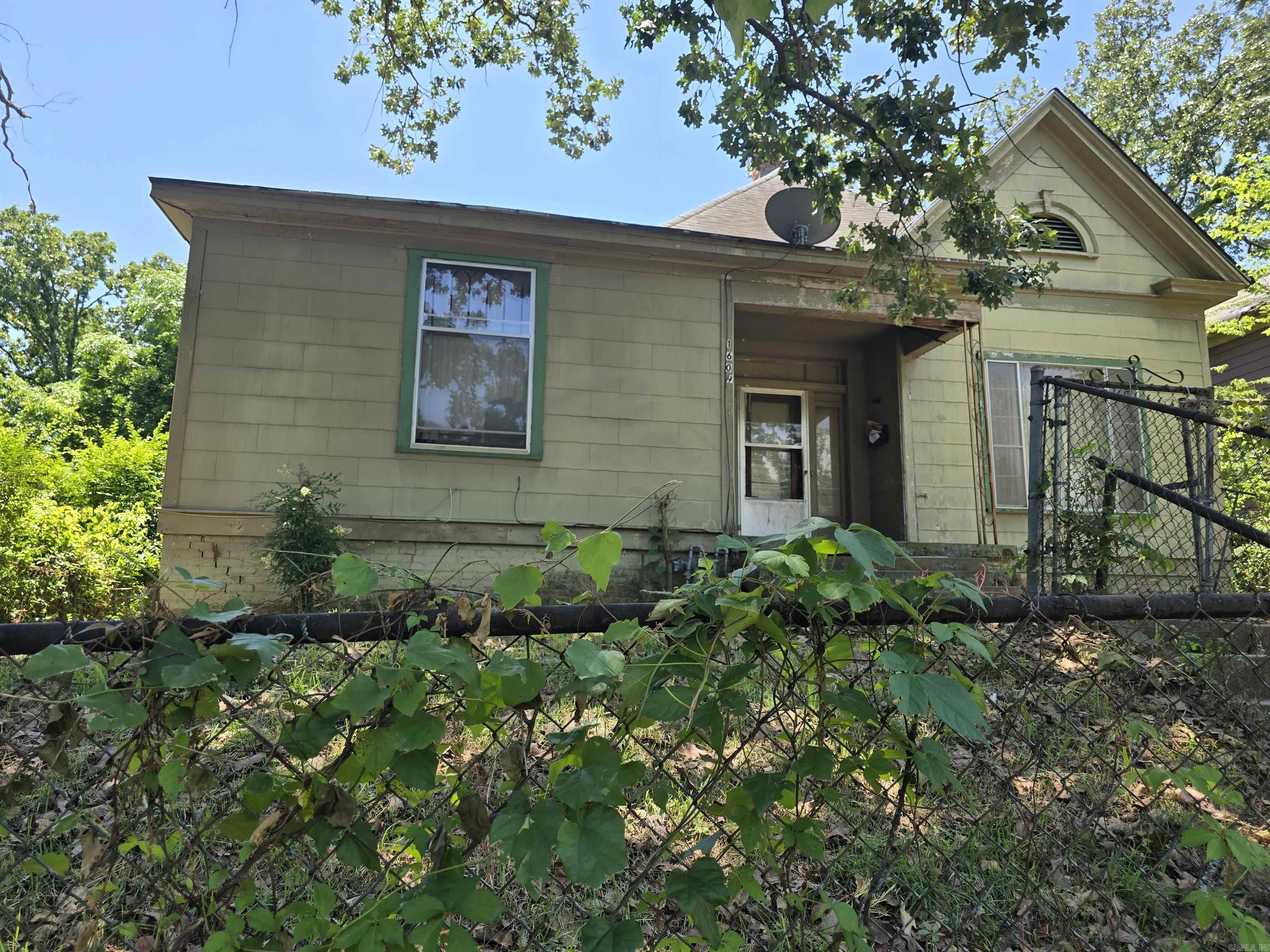 1609 W Charles Bussey Avenue