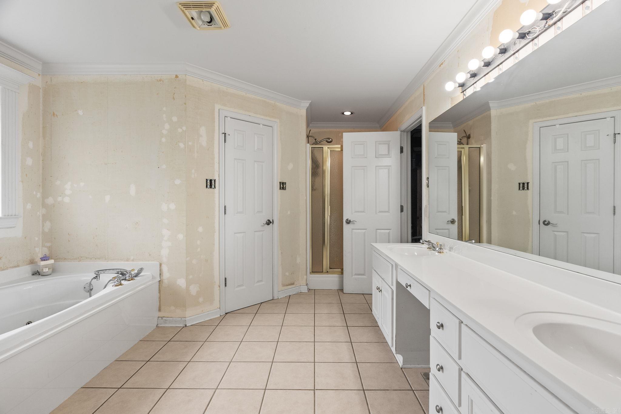 4 Ouachita Drive Maumelle, AR 72113