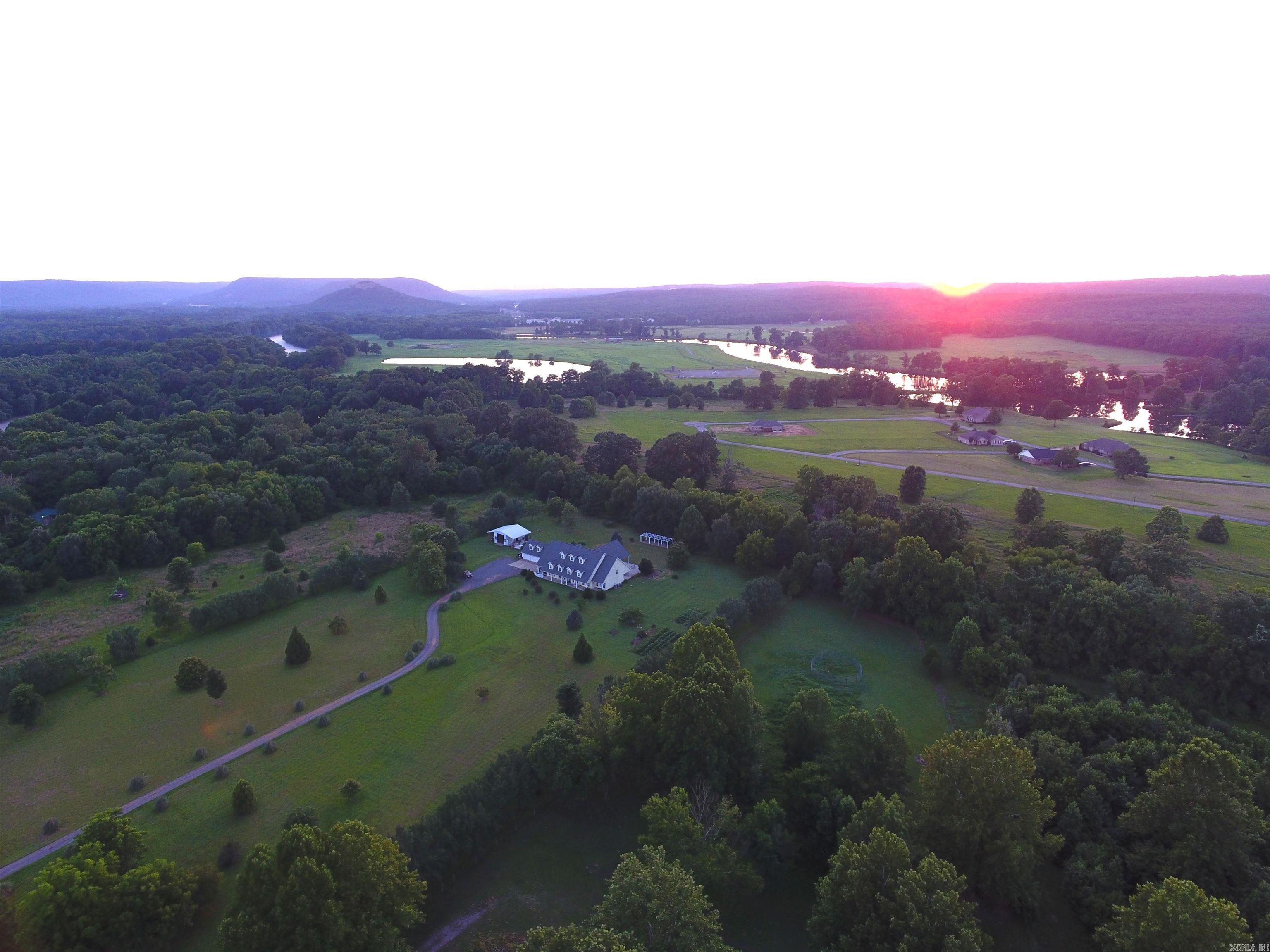 3144 Riverbend  Heber Springs, AR