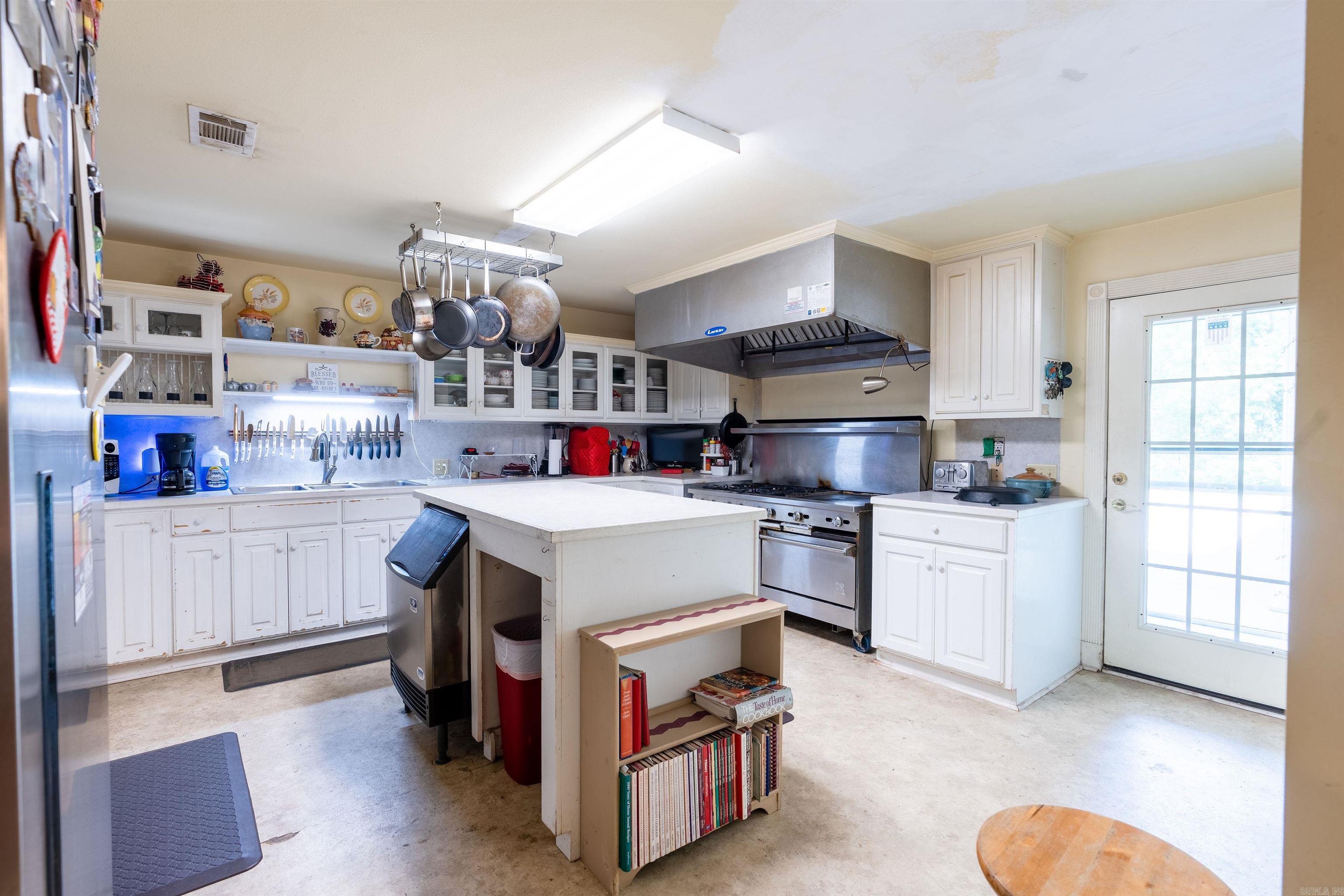 3144 Riverbend  Heber Springs, AR