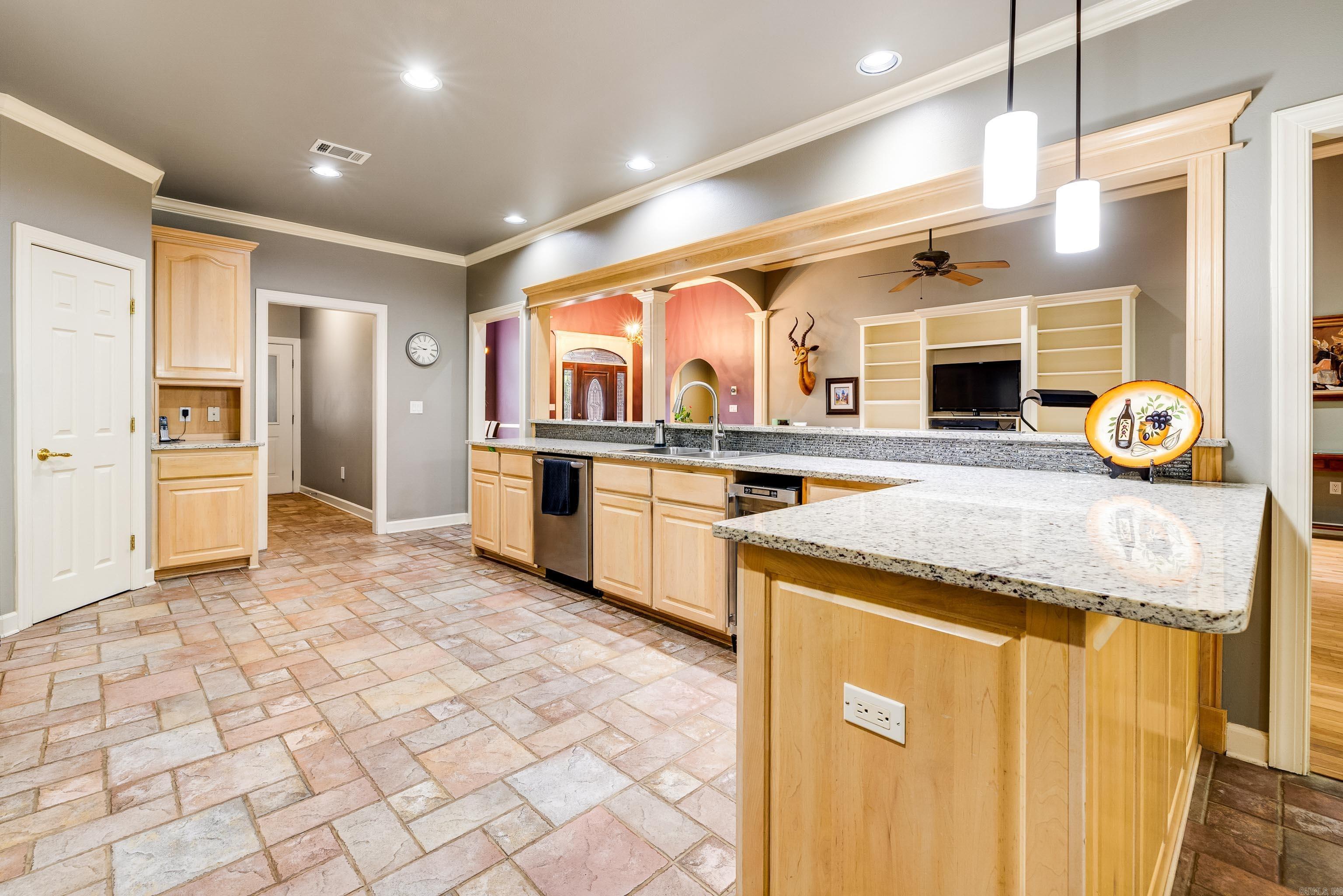 15680 Spring Club  East End, AR