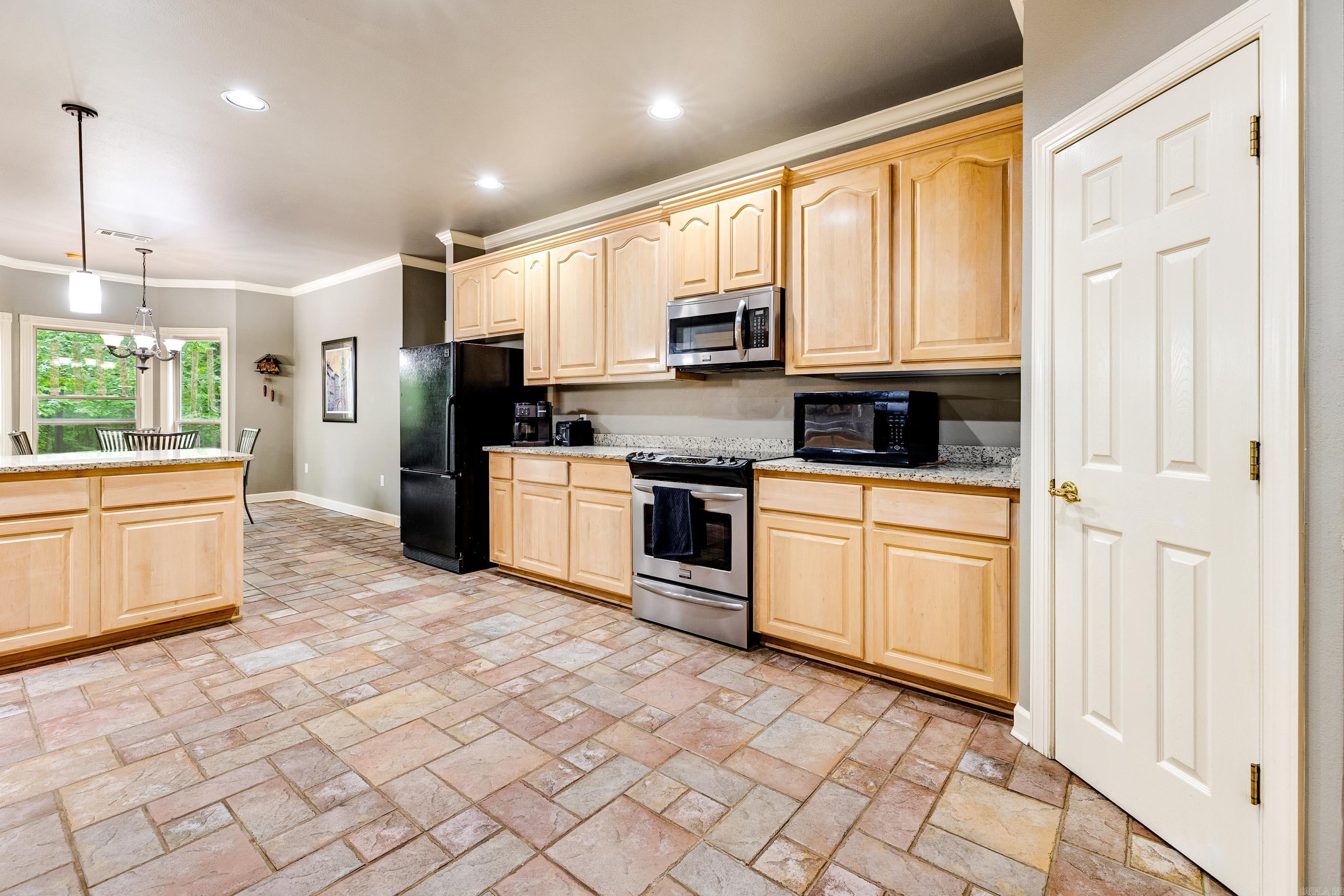 15680 Spring Club  East End, AR