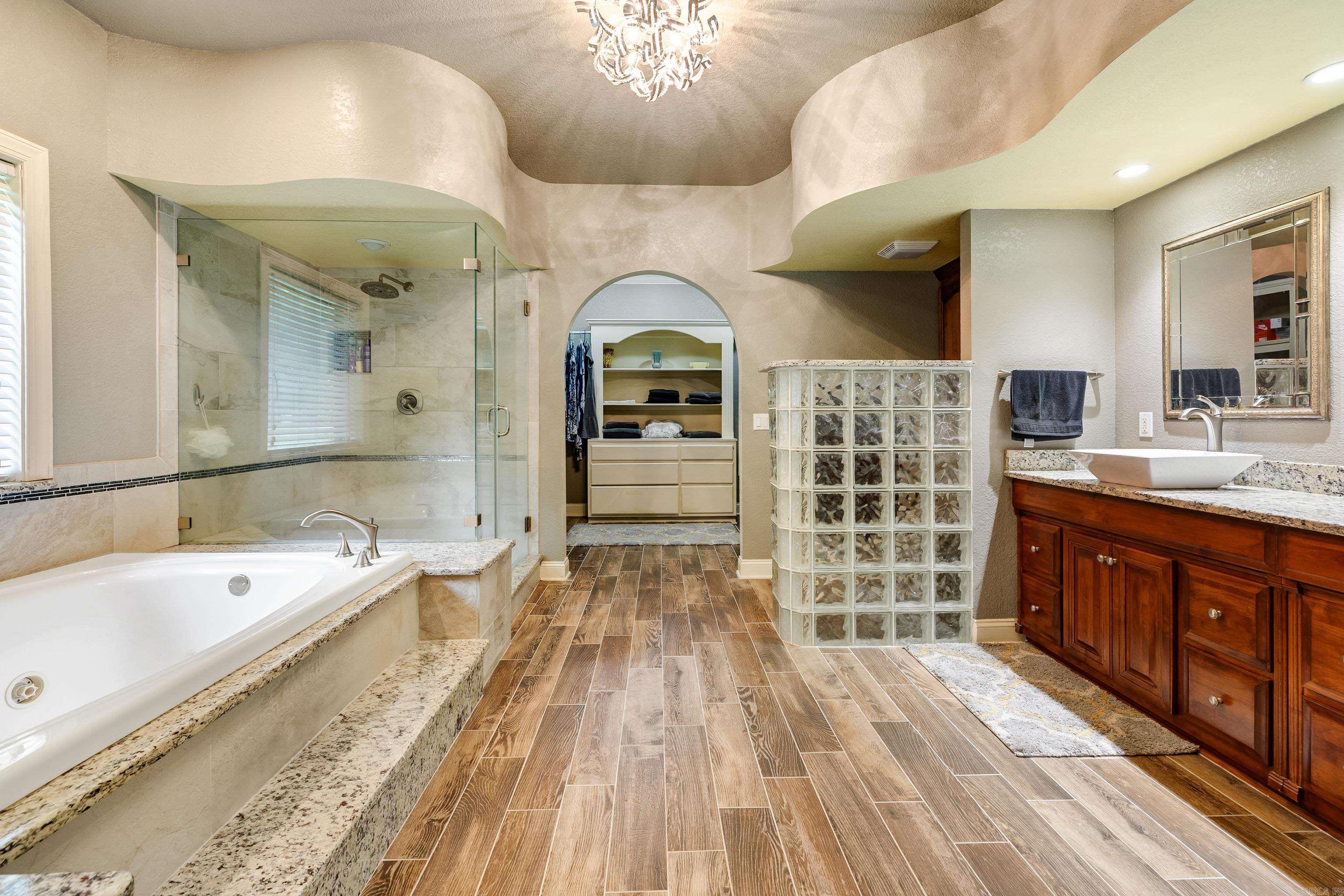 15680 Spring Club  East End, AR