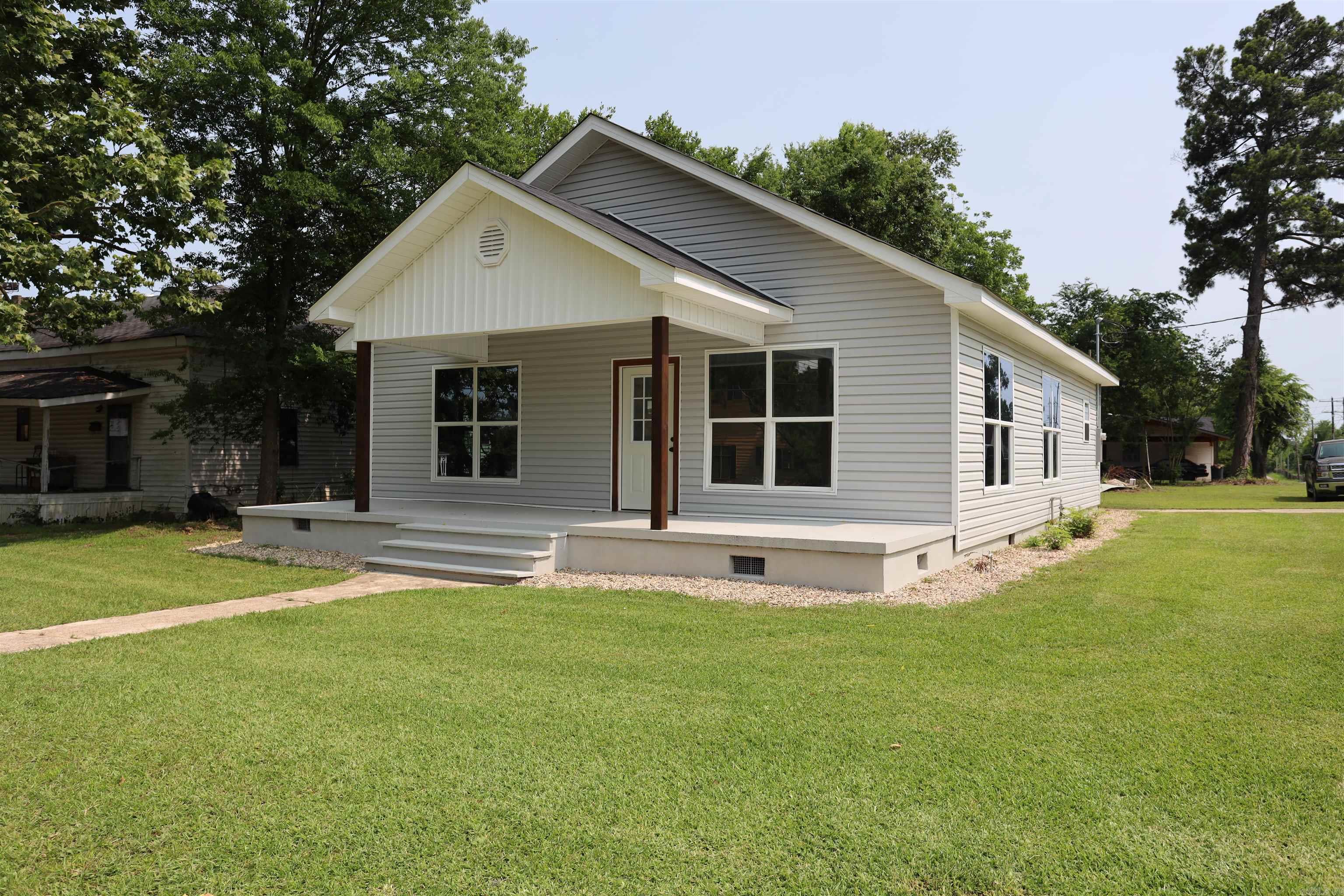 203 W Central  Warren, AR