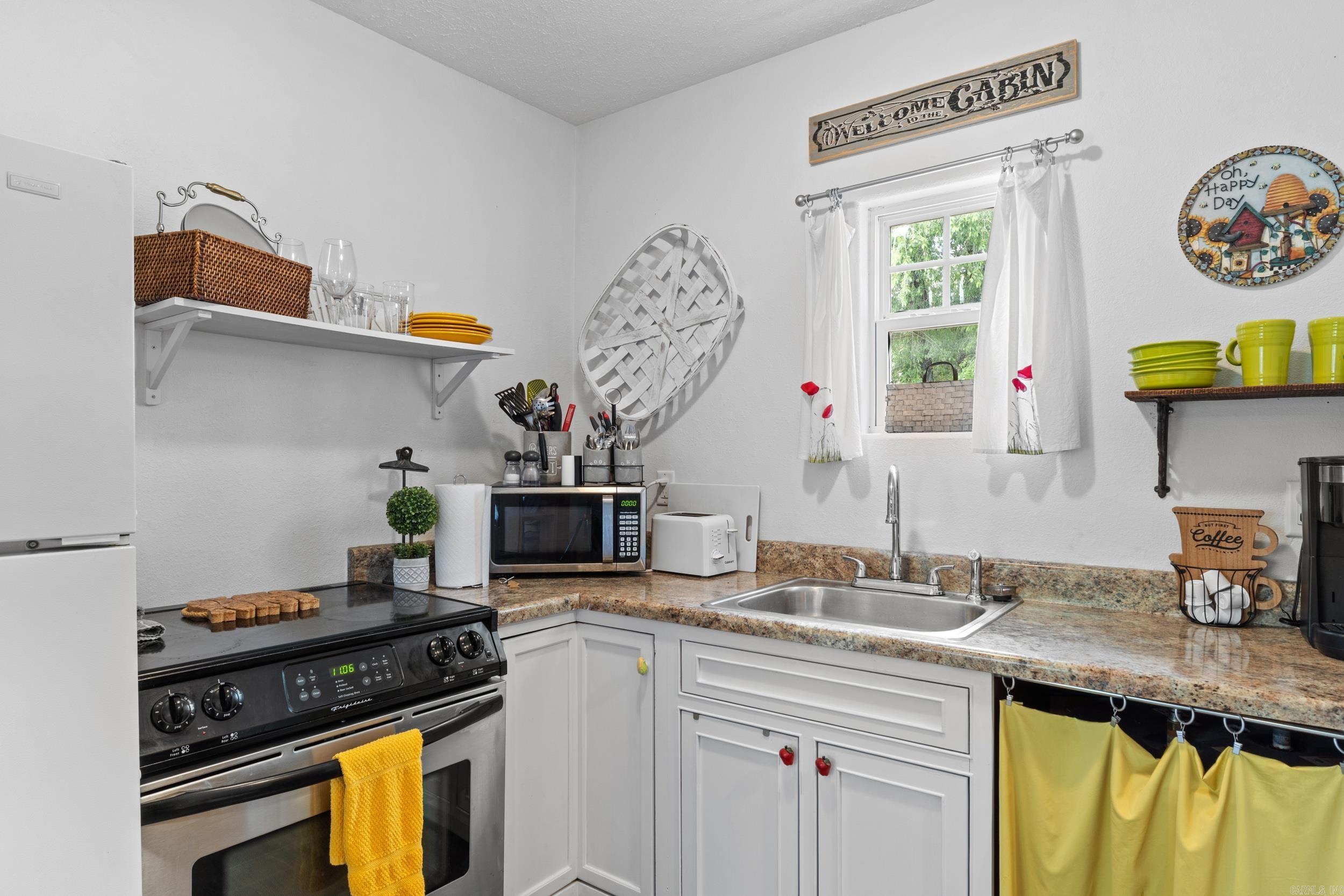 10897 S Highway 5  Salesville, AR