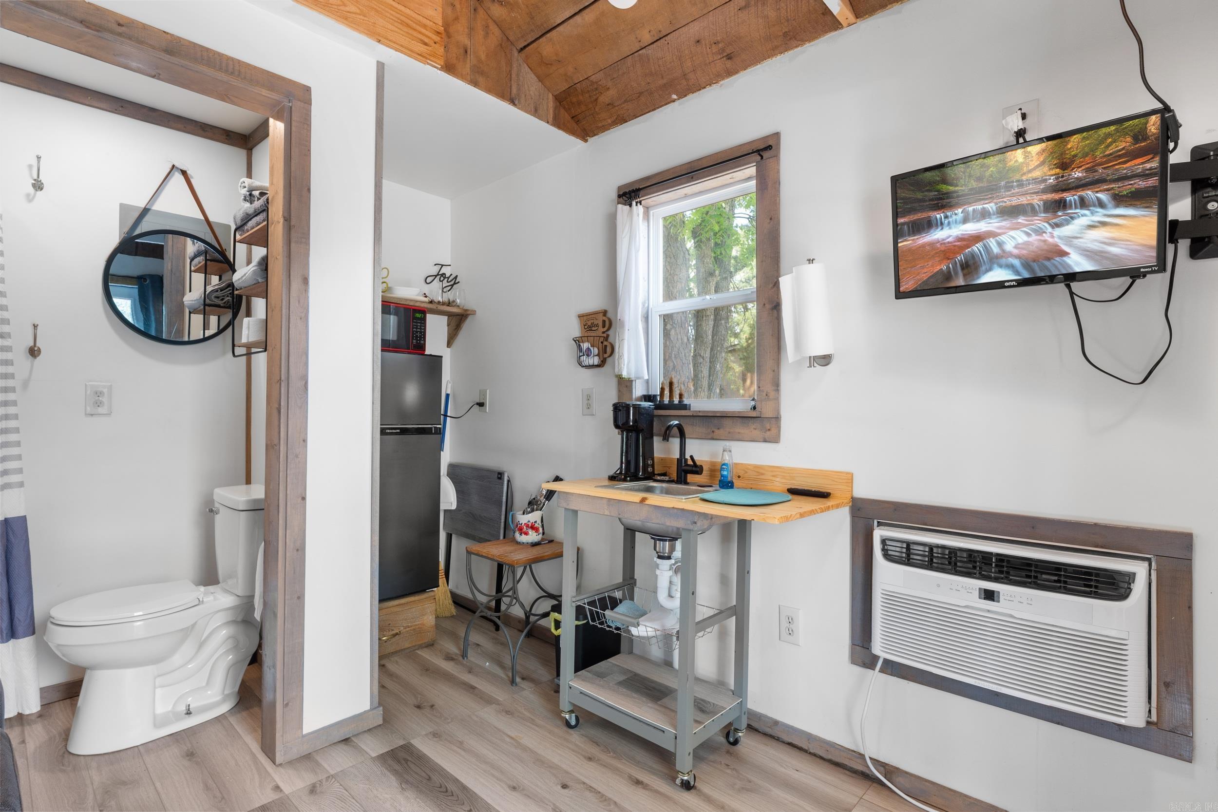 10897 S Highway 5  Salesville, AR