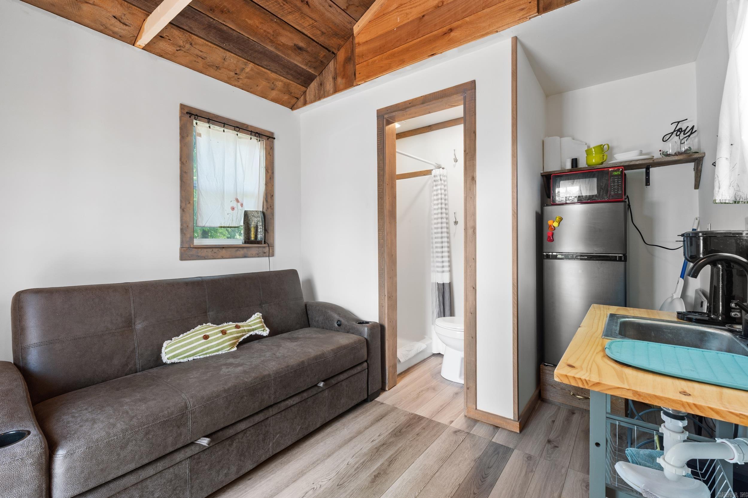 10897 S Highway 5  Salesville, AR