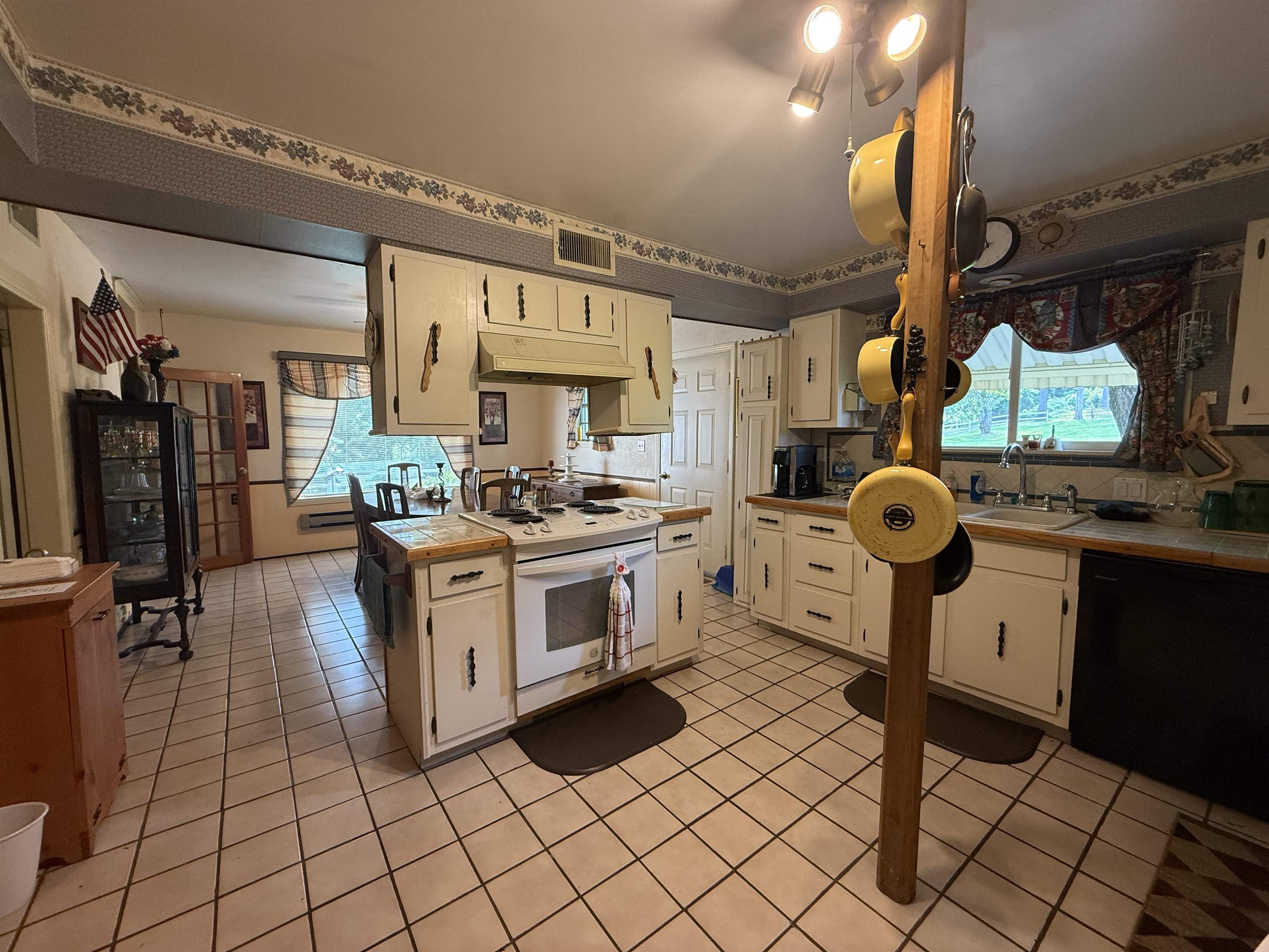 100 E clayton NIGHTLY RENTAL ONLY Hardy, AR