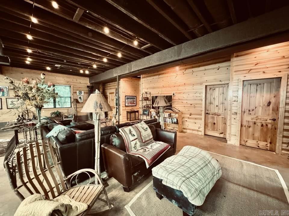 1040/1056 S Riverview  Mountain View, AR