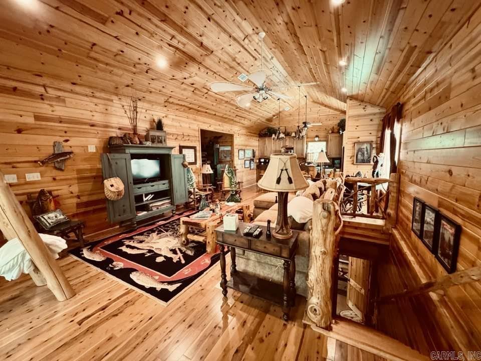 1040/1056 S Riverview  Mountain View, AR