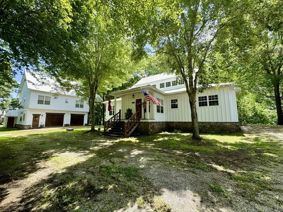1040/1056 S Riverview  Mountain View, AR