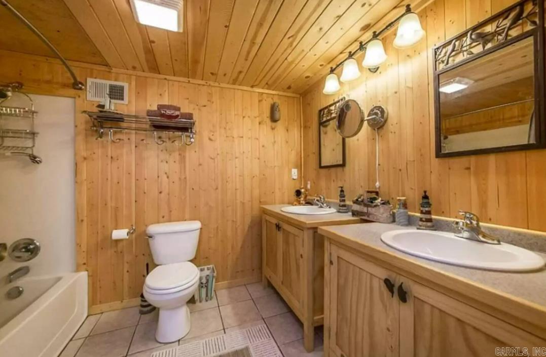 24 Roberts  Edgemont, AR