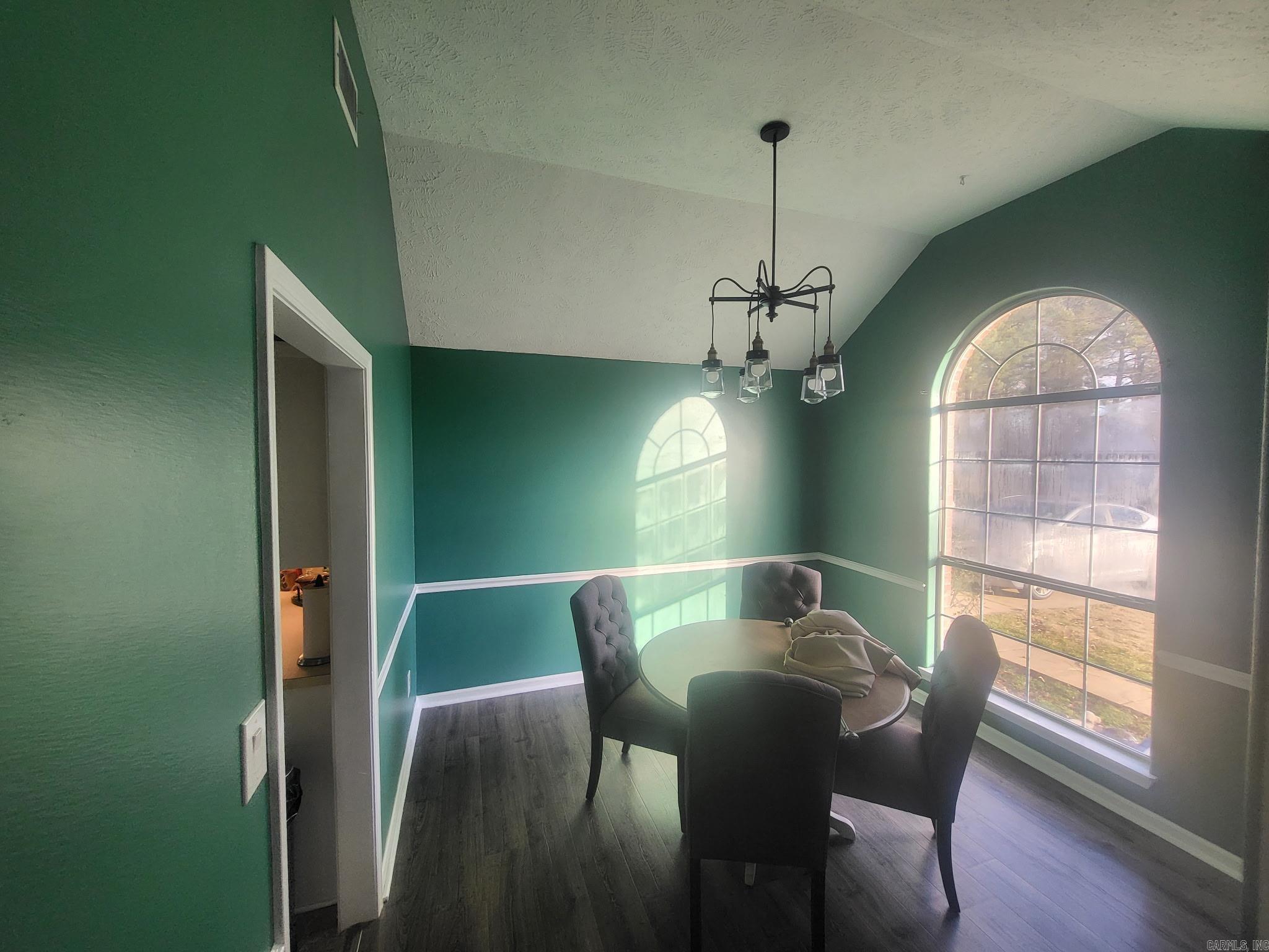 19 Timber Lane — photo 2
