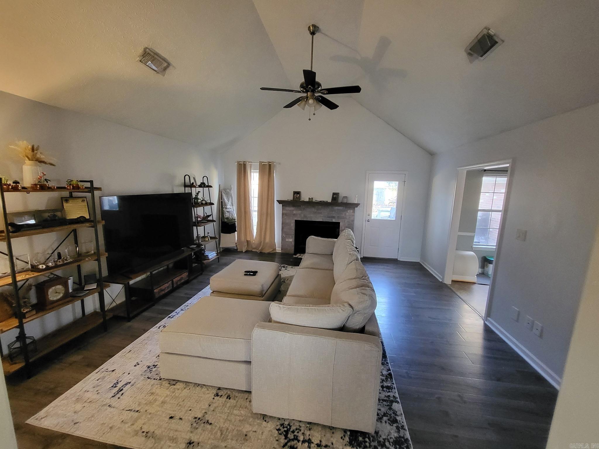 19 Timber Lane — photo 4