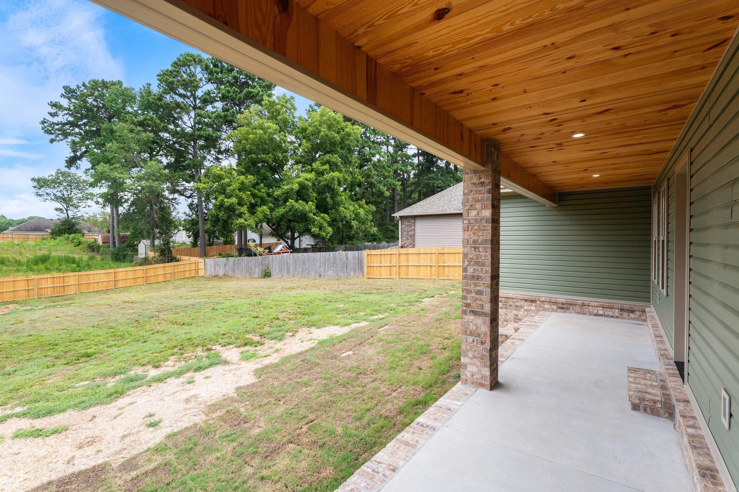 1005 N Red  Sheridan, AR