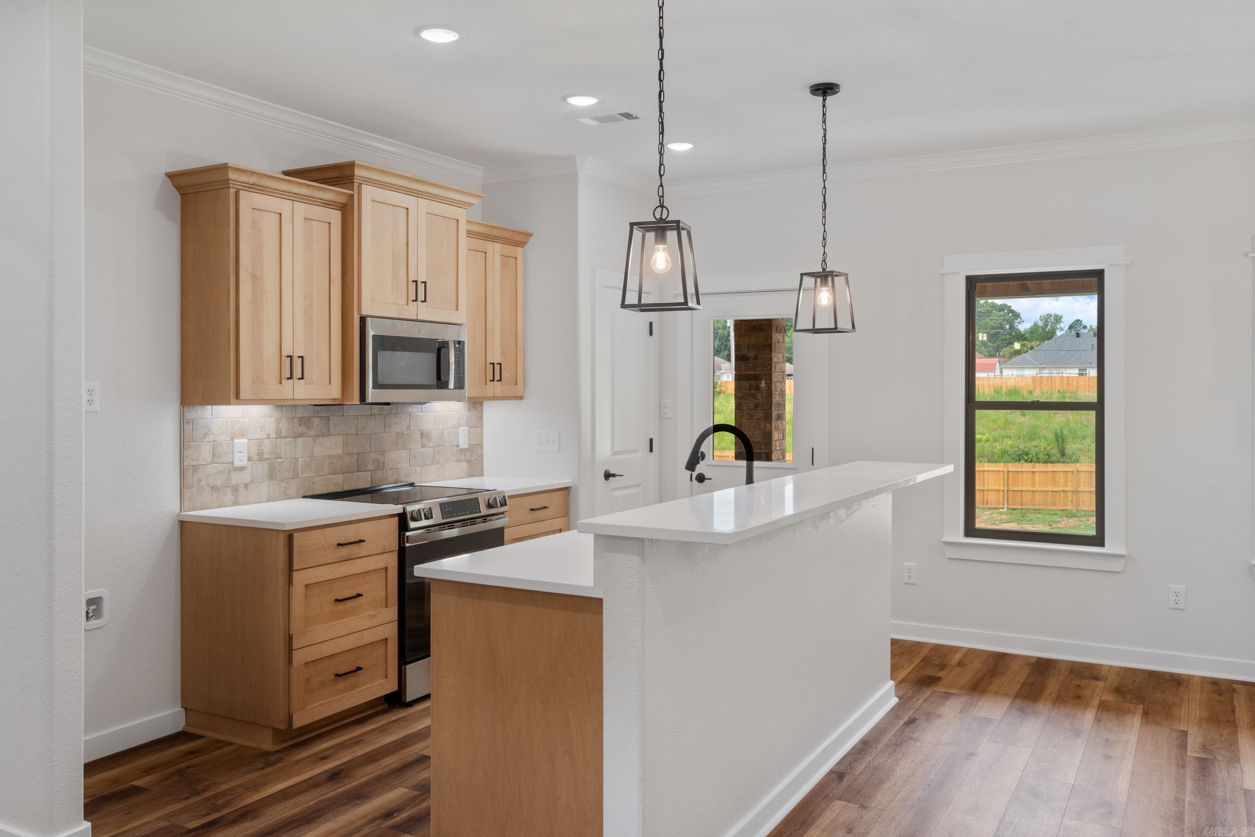 1005 N Red  Sheridan, AR