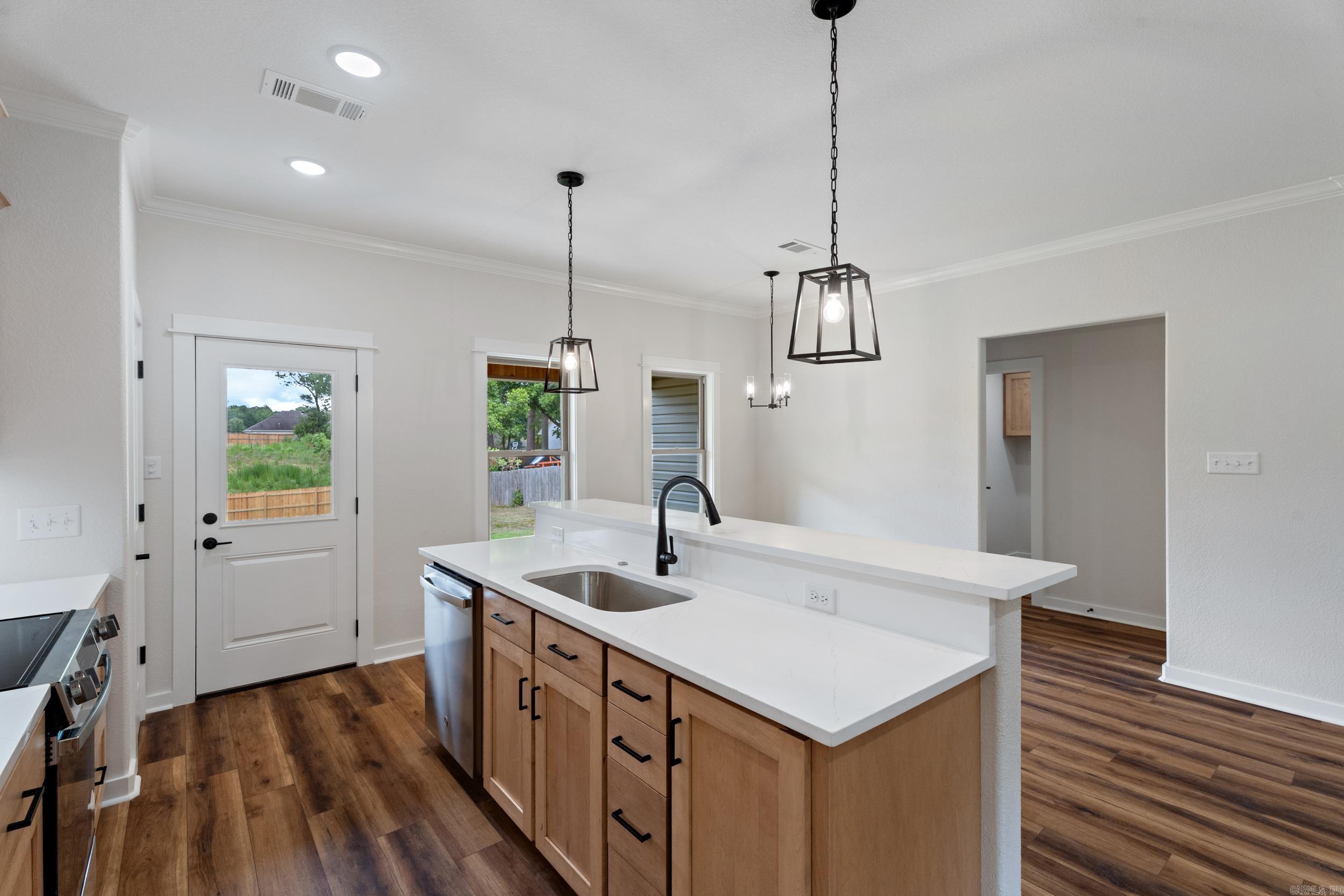 1005 N Red  Sheridan, AR