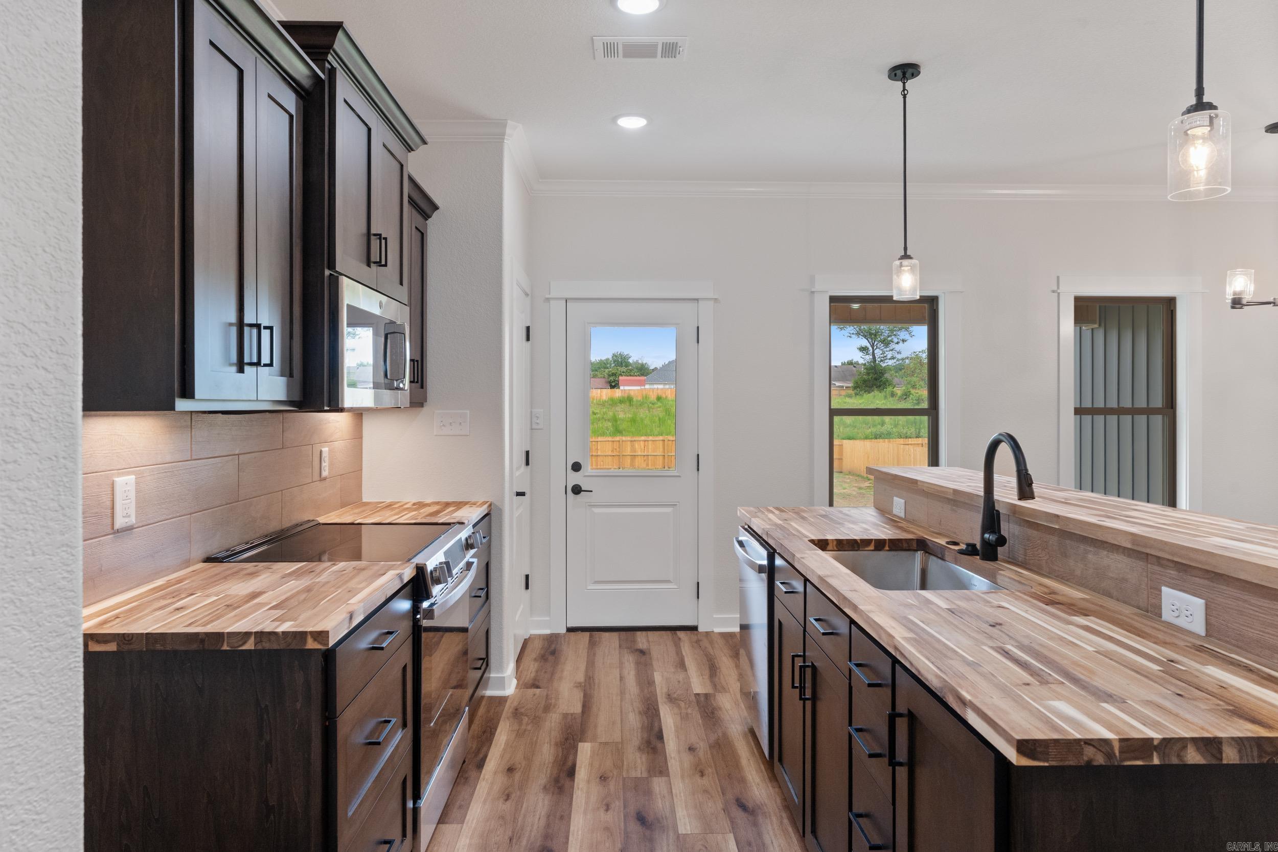 1001 N Red  Sheridan, AR