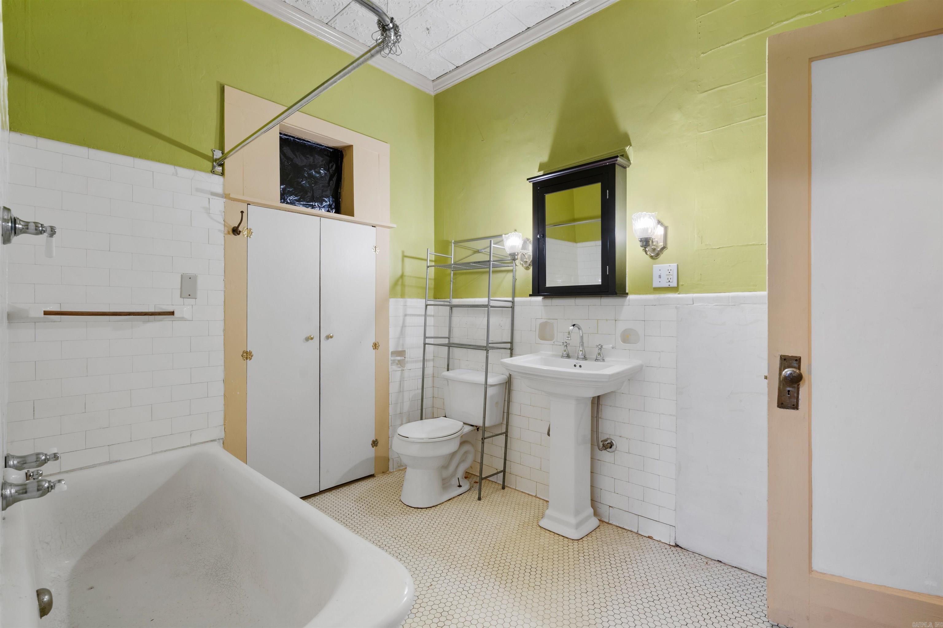 111-113 Dell Hot Springs, AR 71901-0000