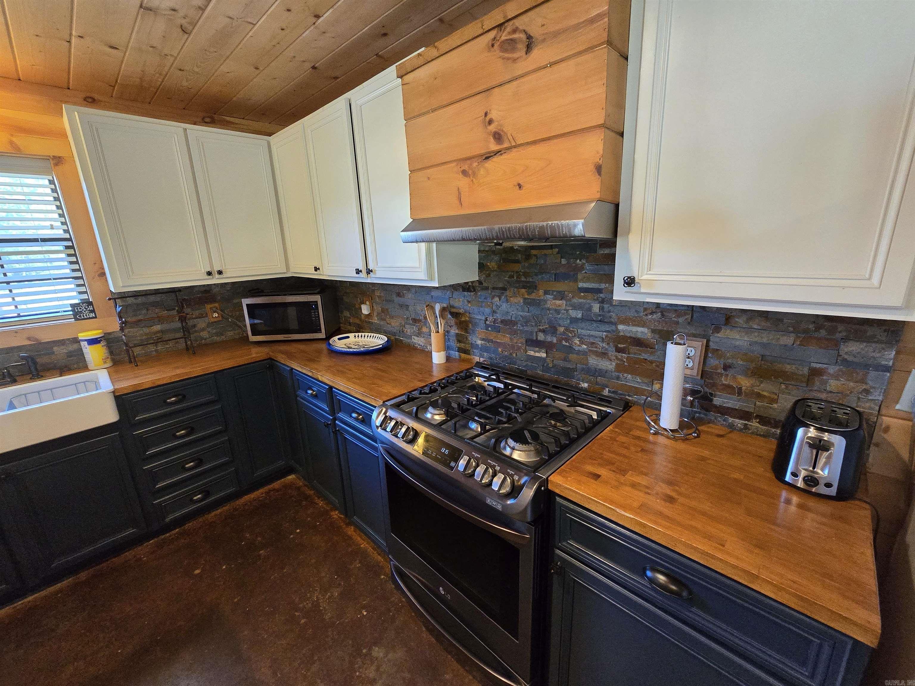 3189 Brownsville Road Greers Ferry, AR 72067