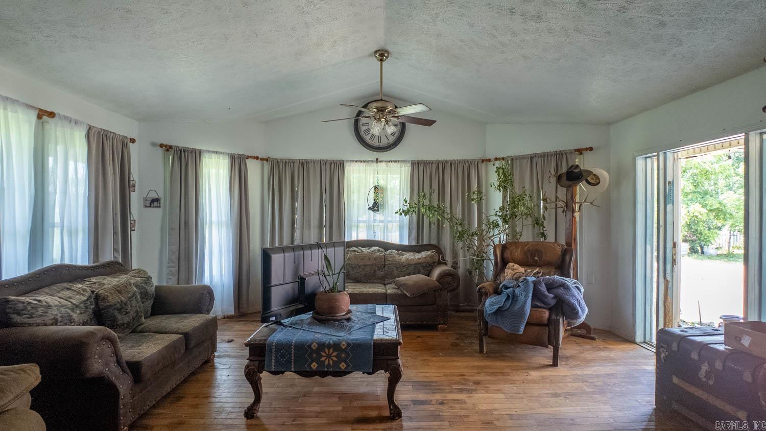 804 Banks Road Hardy, AR 72542