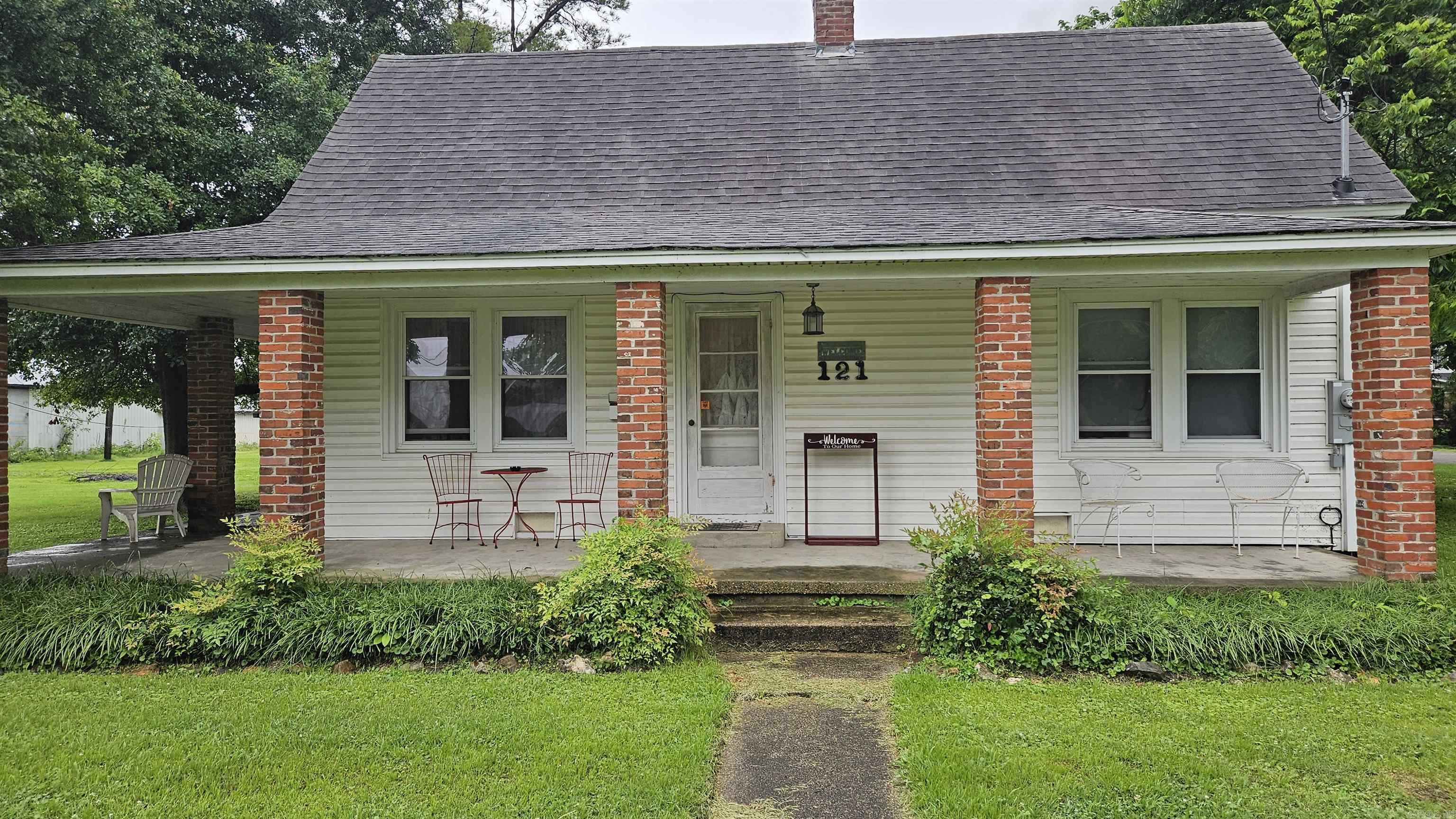 121 W 5th Street Rector, AR 72461