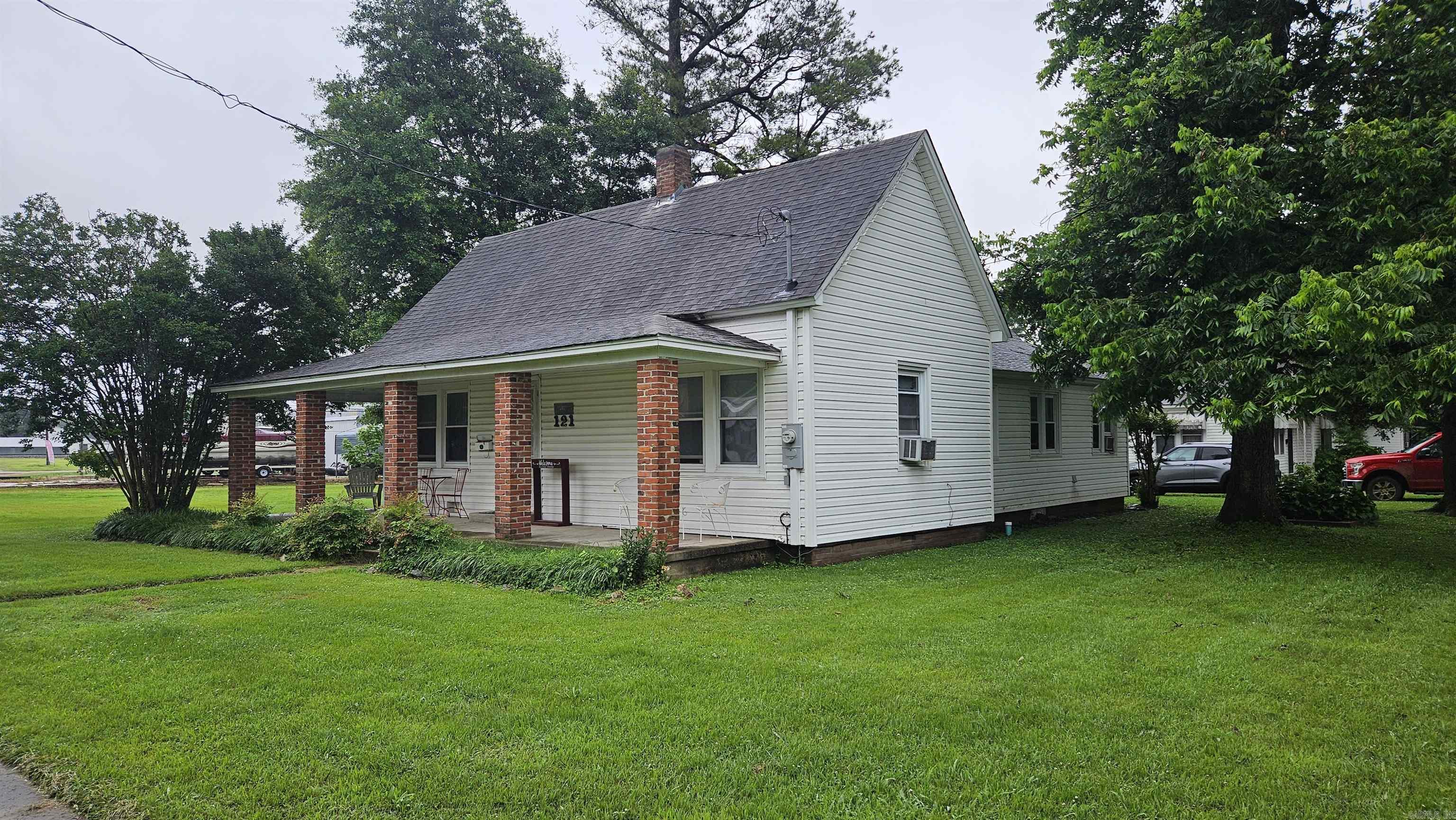 121 W 5th Street Rector, AR 72461