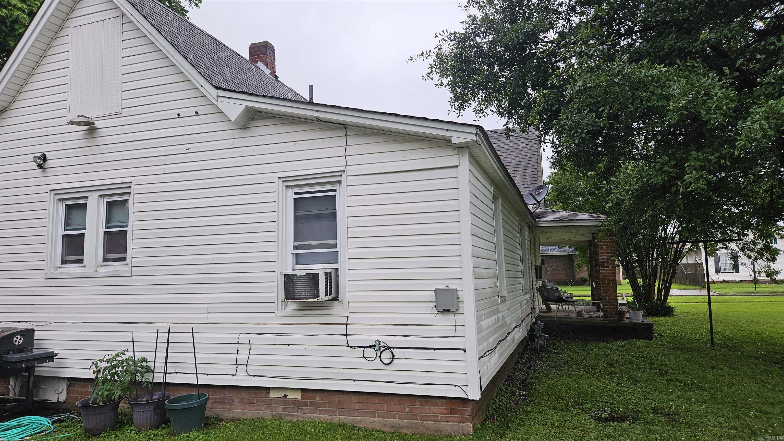 121 W 5th Street Rector, AR 72461