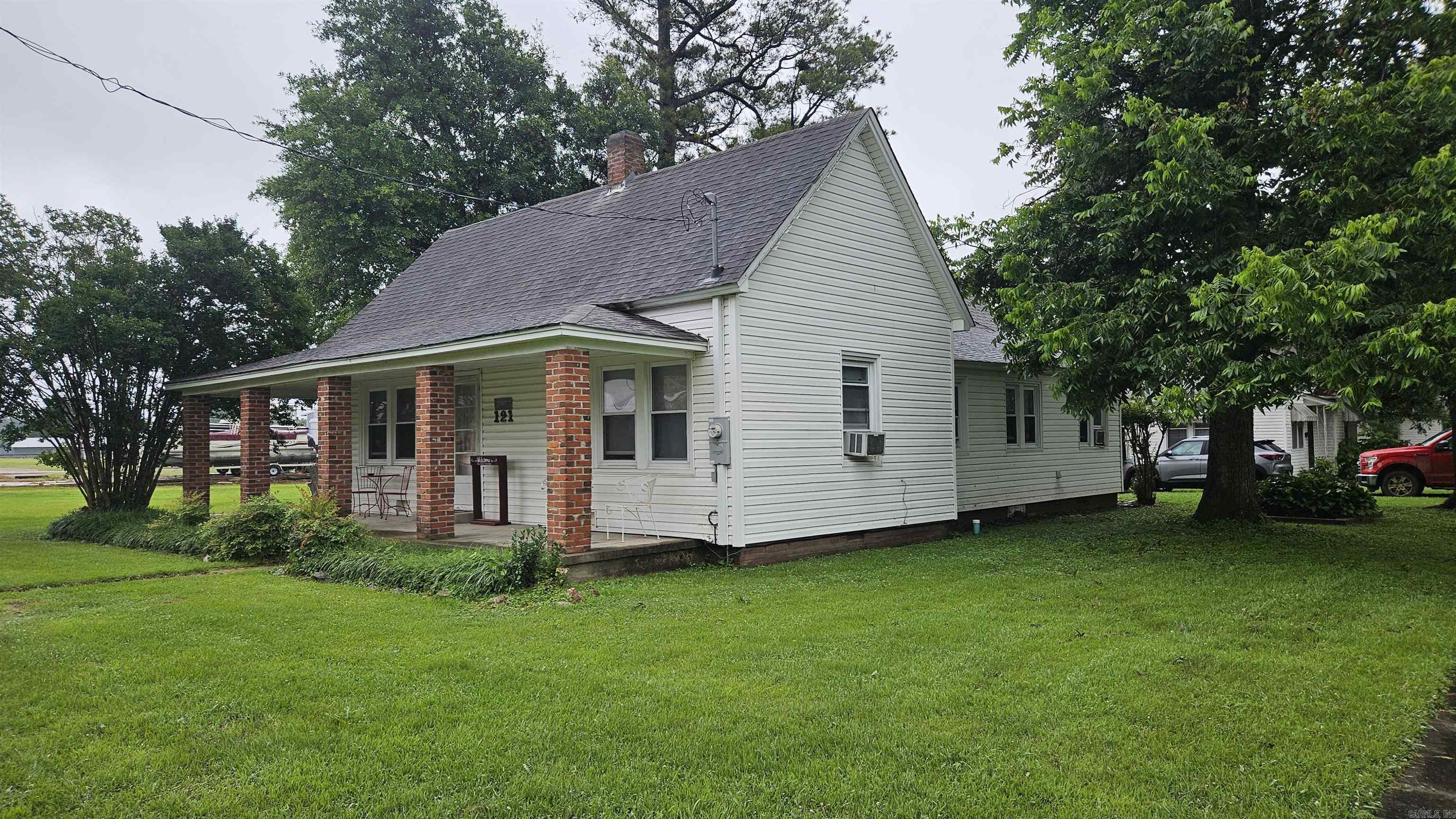 121 W 5th Street Rector, AR 72461